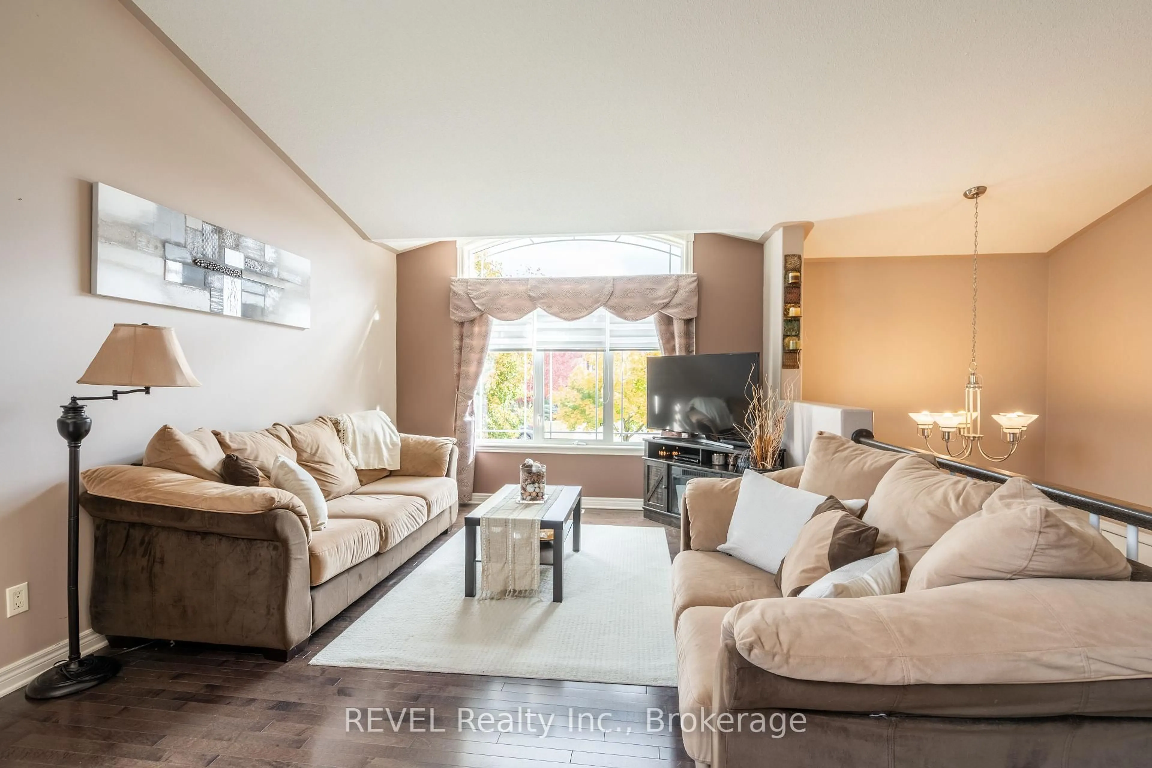 Living room with furniture, unknown for 8503 Greenfield Cres, Niagara Falls Ontario L2H 3J8