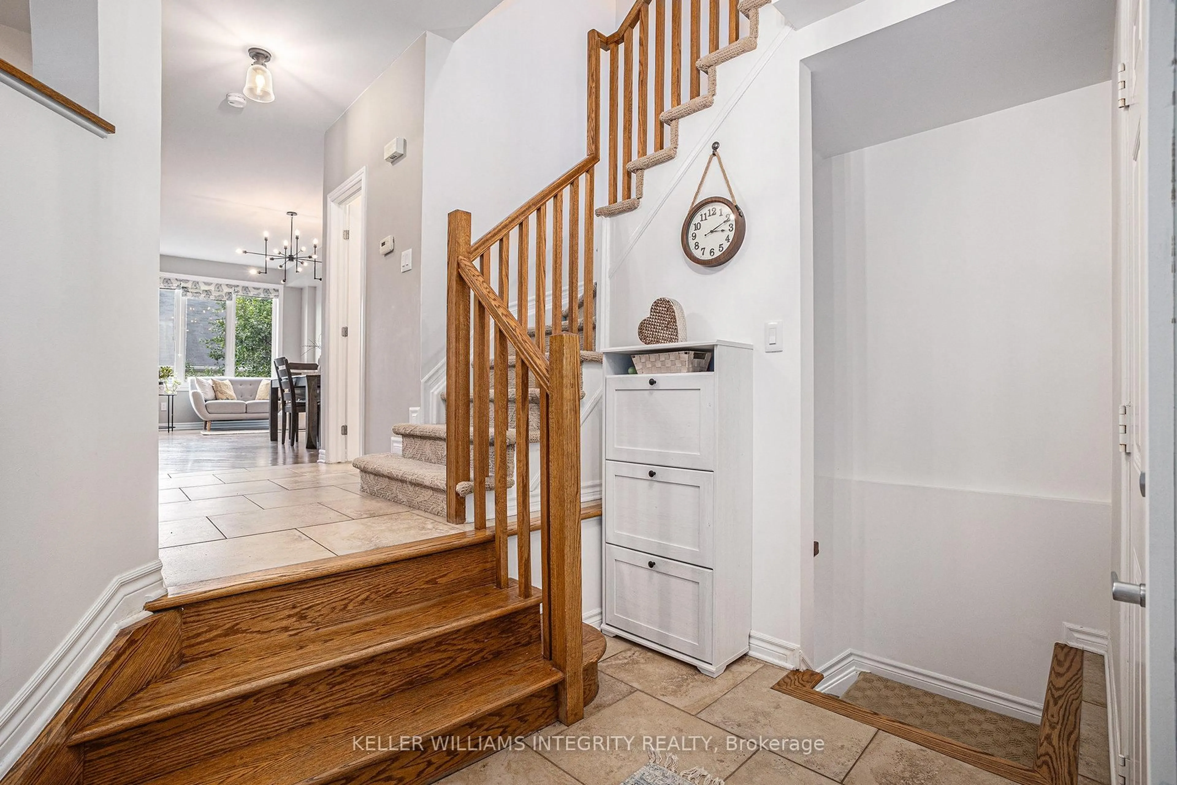 Indoor entryway for 85 Evelyn Powers Private, Ottawa Ontario K2S 0E1