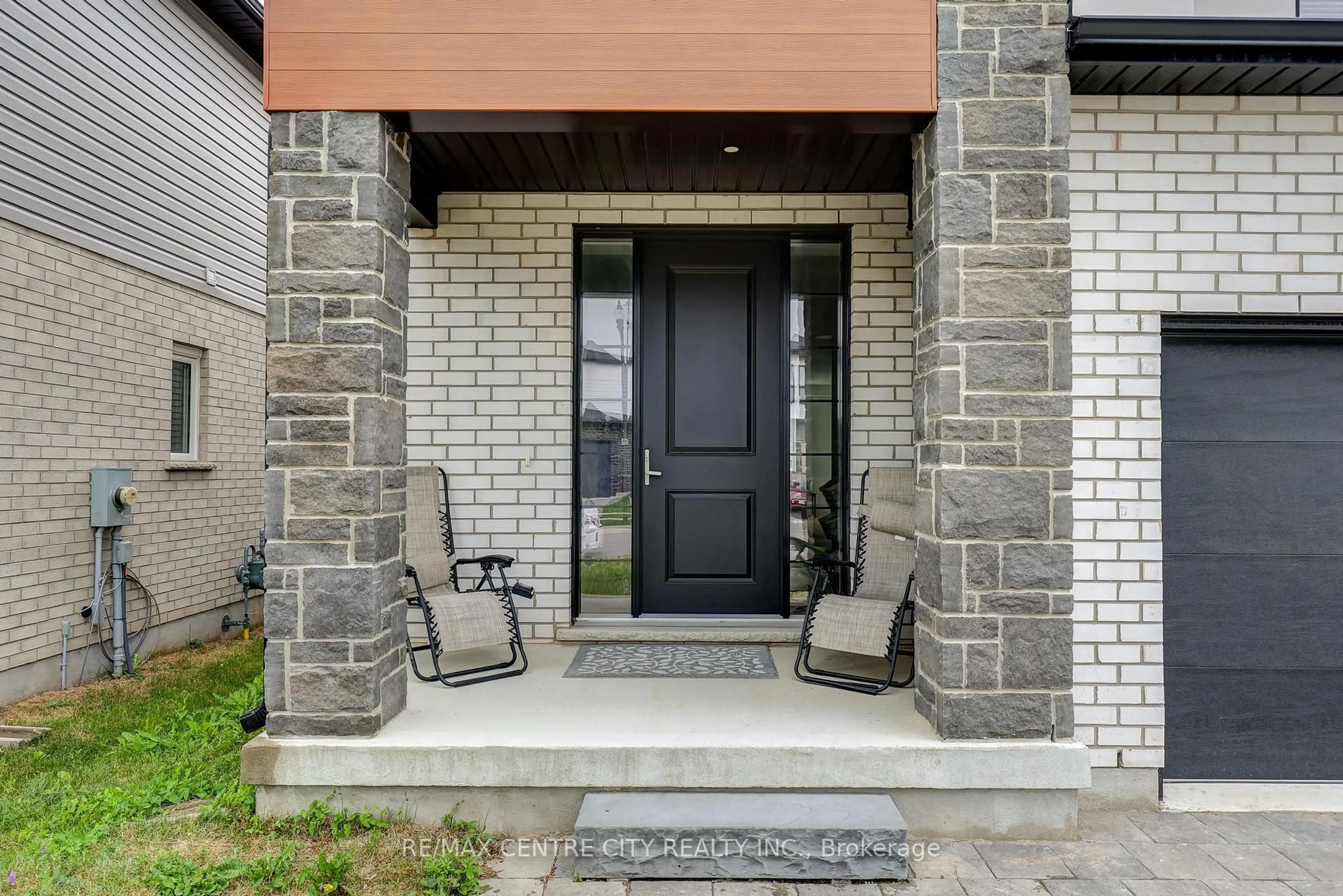 Unknown for 15 Welch Crt, St. Thomas Ontario N5R 0M1
