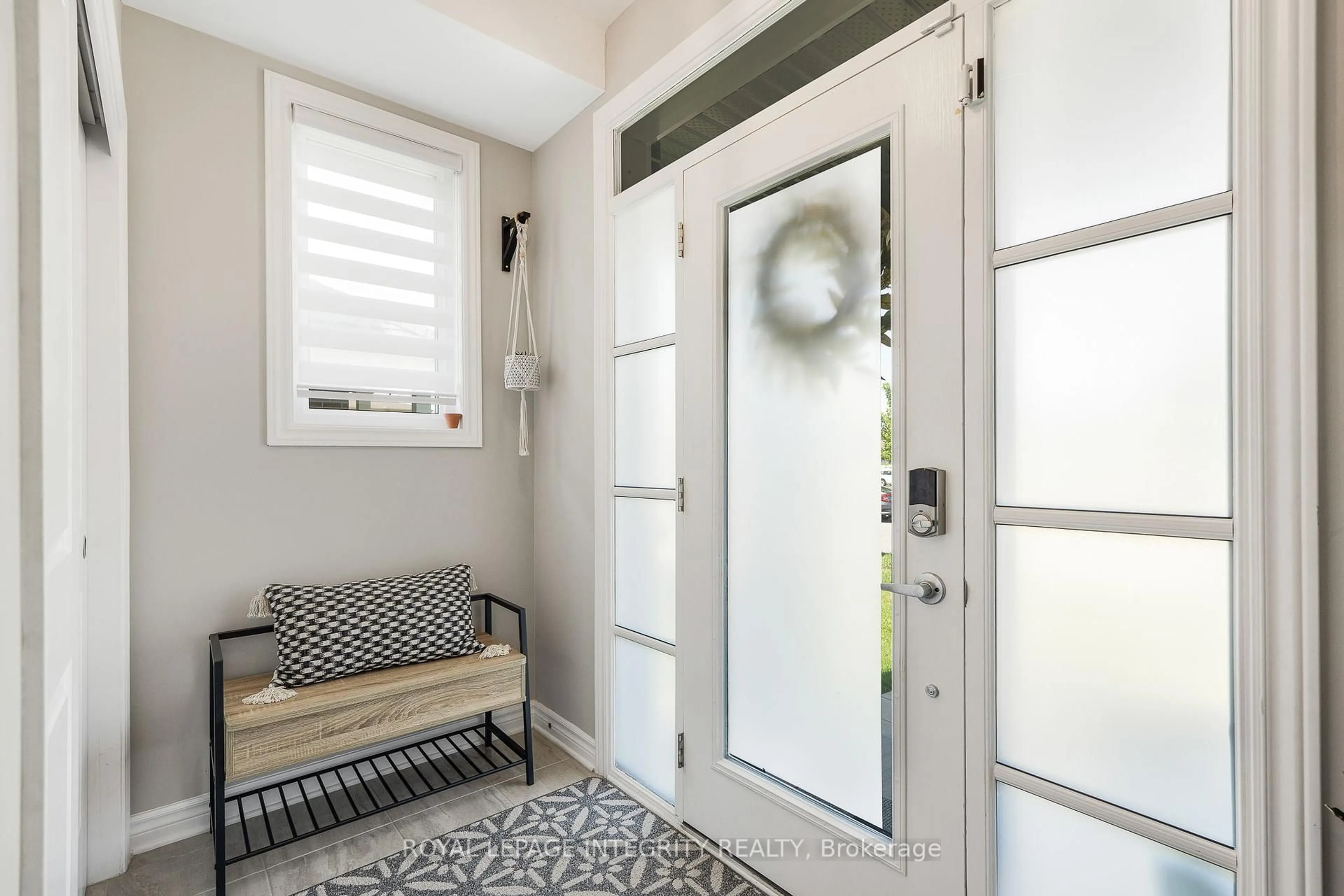 Indoor entryway for 296 Mountain Sorrel Way, Ottawa Ontario K4A 1H6