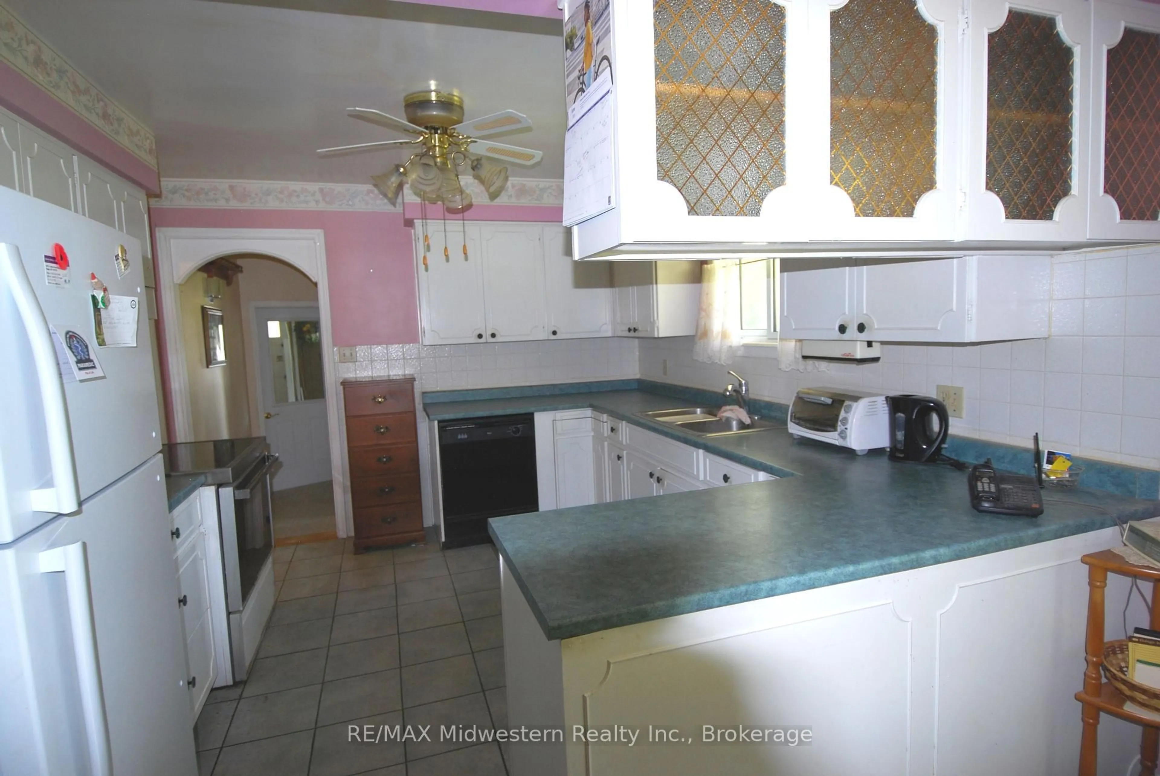 Standard kitchen, ceramic/tile floor for 68 Elora St, Minto Ontario N0G 1M0