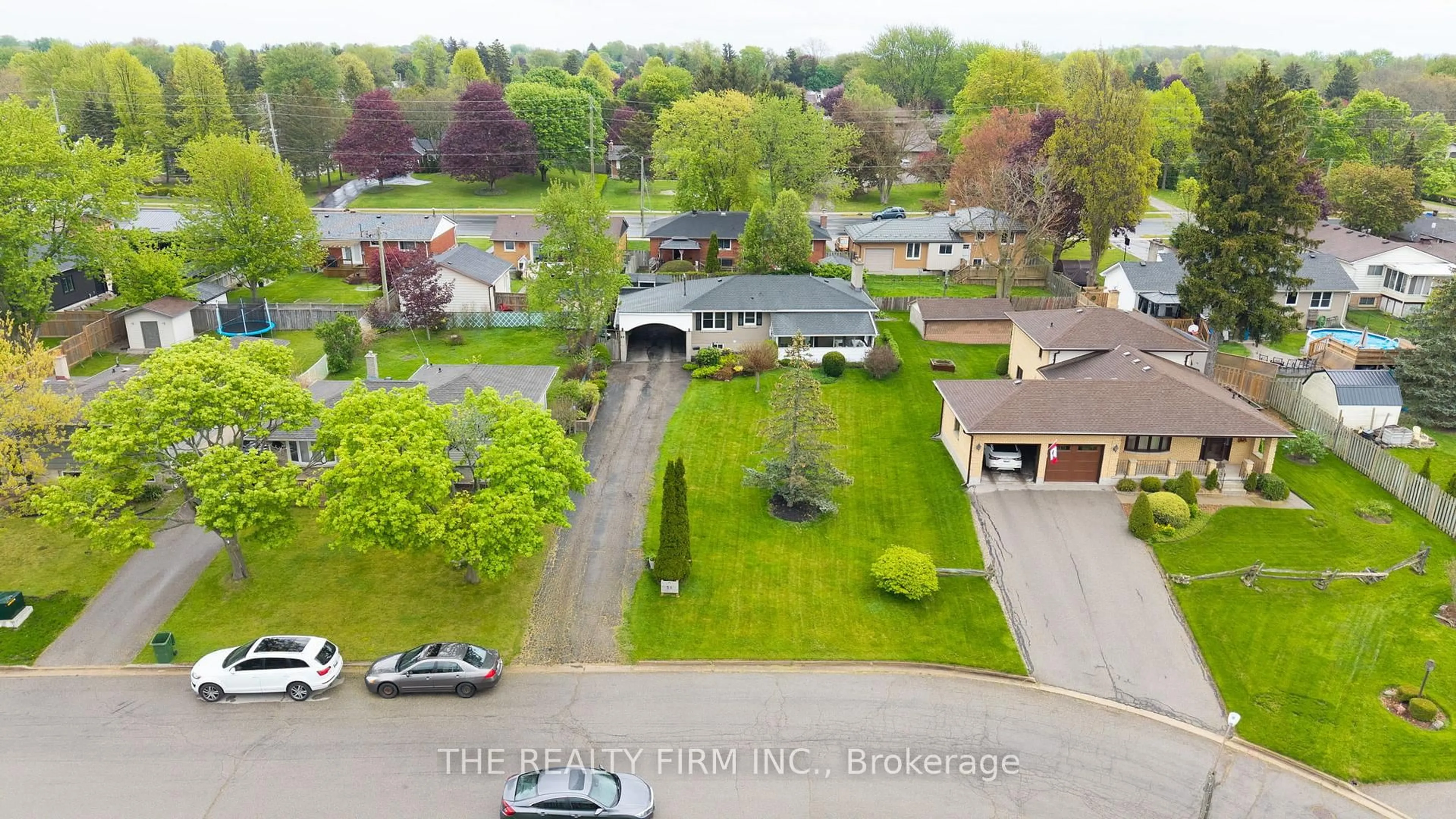 A pic from outside/outdoor area/front of a property/back of a property/a pic from drone, street for 56 Sparta St, St. Thomas Ontario N5R 5G9