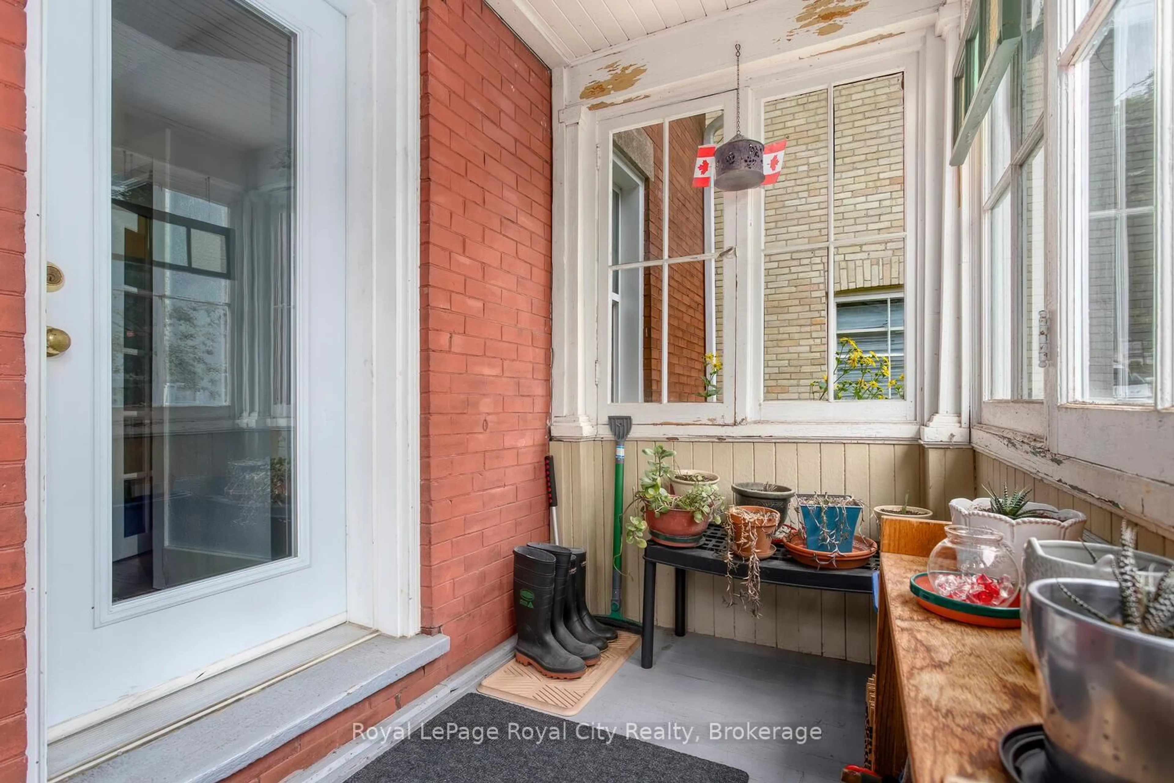 Unknown for 10 Pearl St, Guelph Ontario N1E 2E3