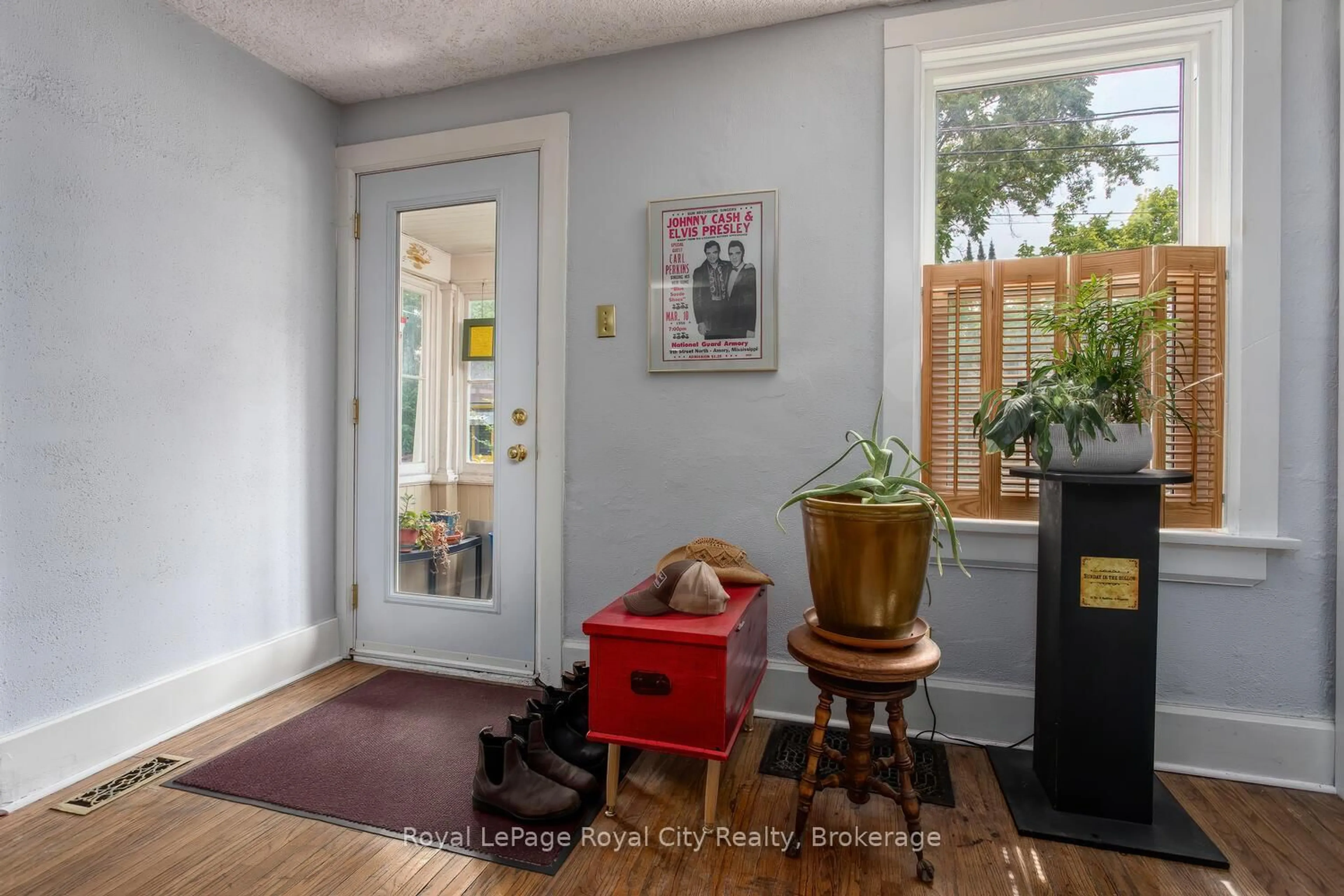 Indoor entryway for 10 Pearl St, Guelph Ontario N1E 2E3