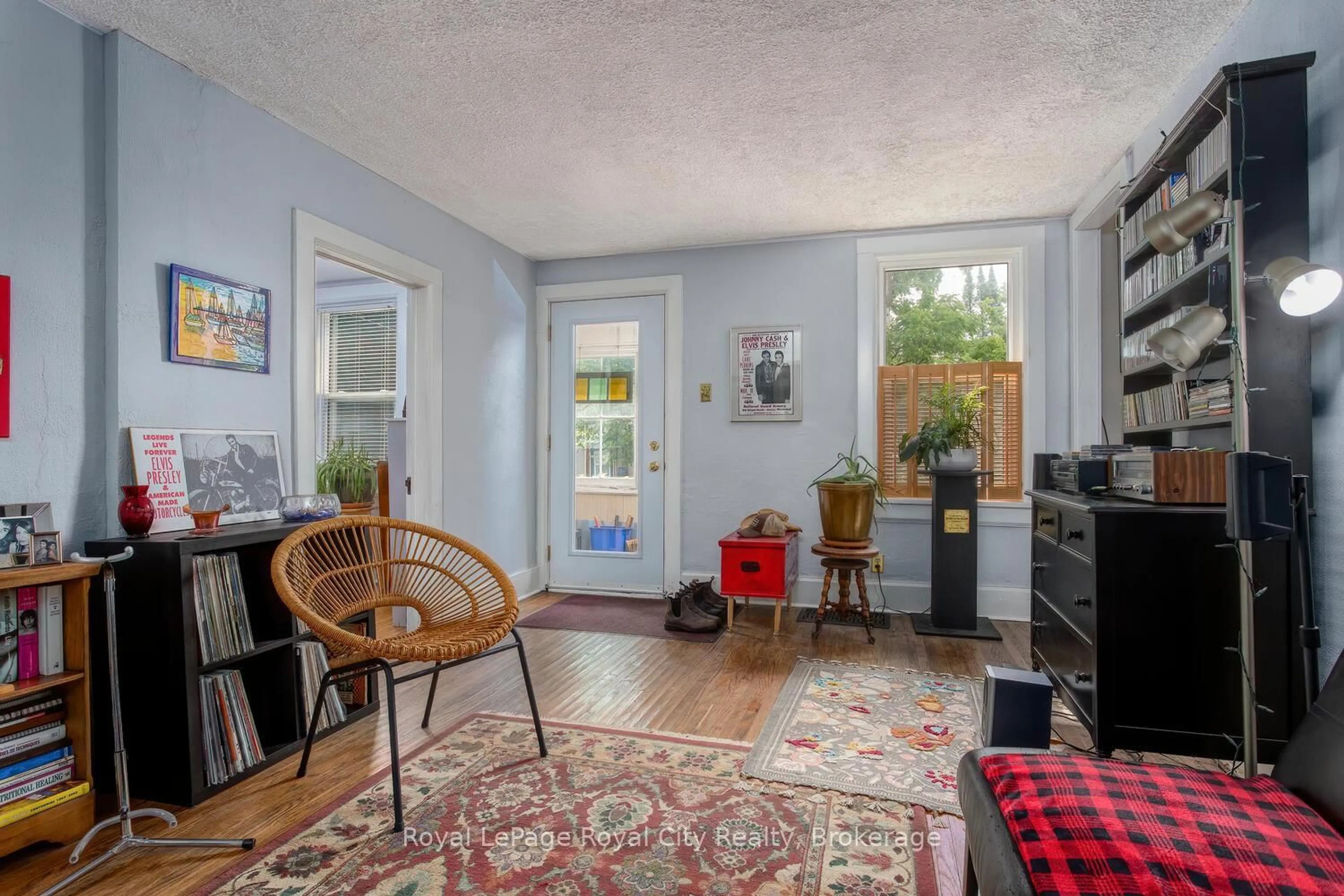 Unknown for 10 Pearl St, Guelph Ontario N1E 2E3