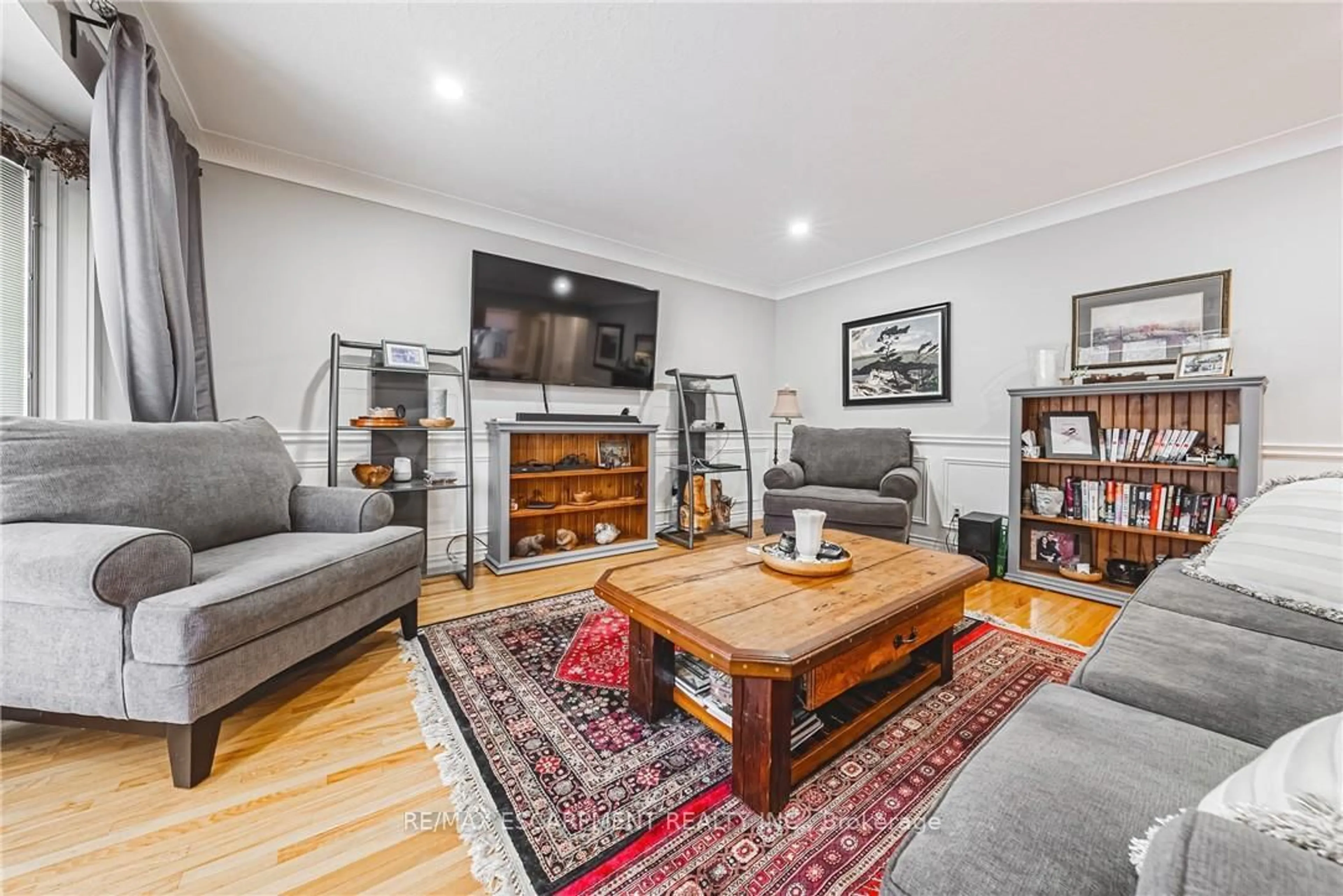 Living room with furniture, unknown for 43 HOLDEN Ave, Norfolk Ontario N3Y 4E4