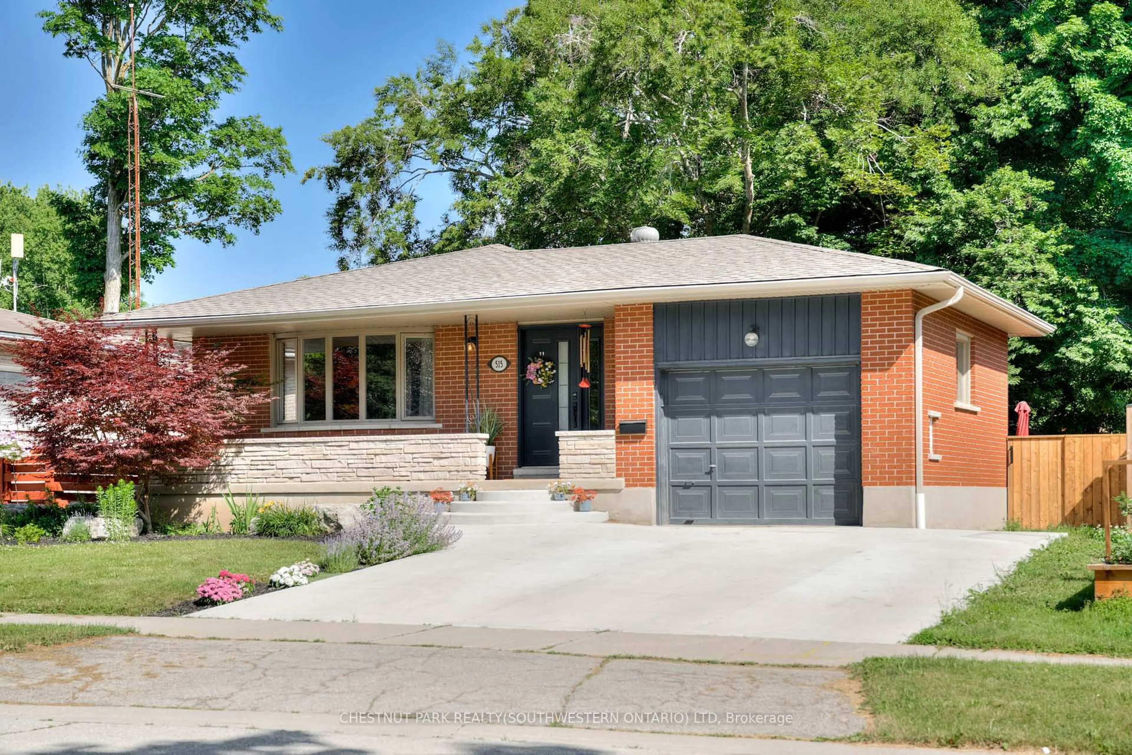 Home with brick exterior material, street for 515 Twin Oaks Cres, Waterloo Ontario N2L 4R9