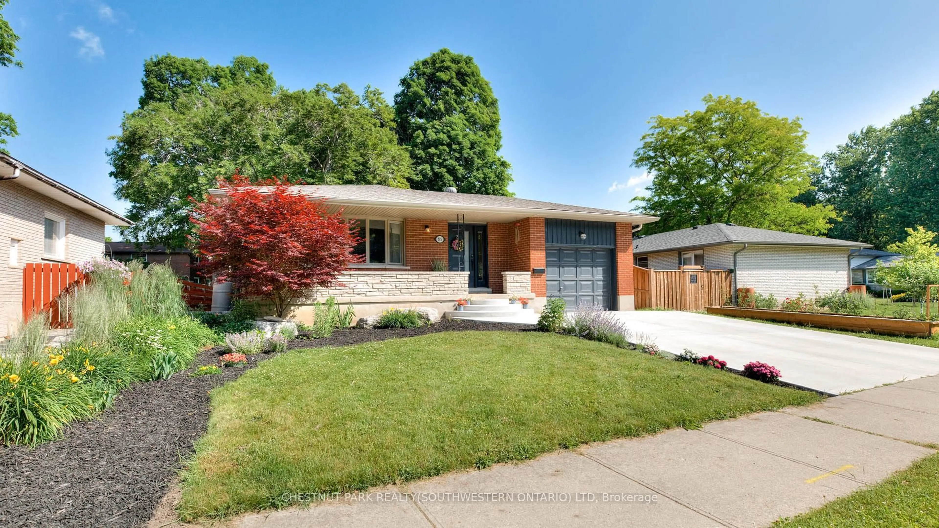 Home with brick exterior material, street for 515 Twin Oaks Cres, Waterloo Ontario N2L 4R9