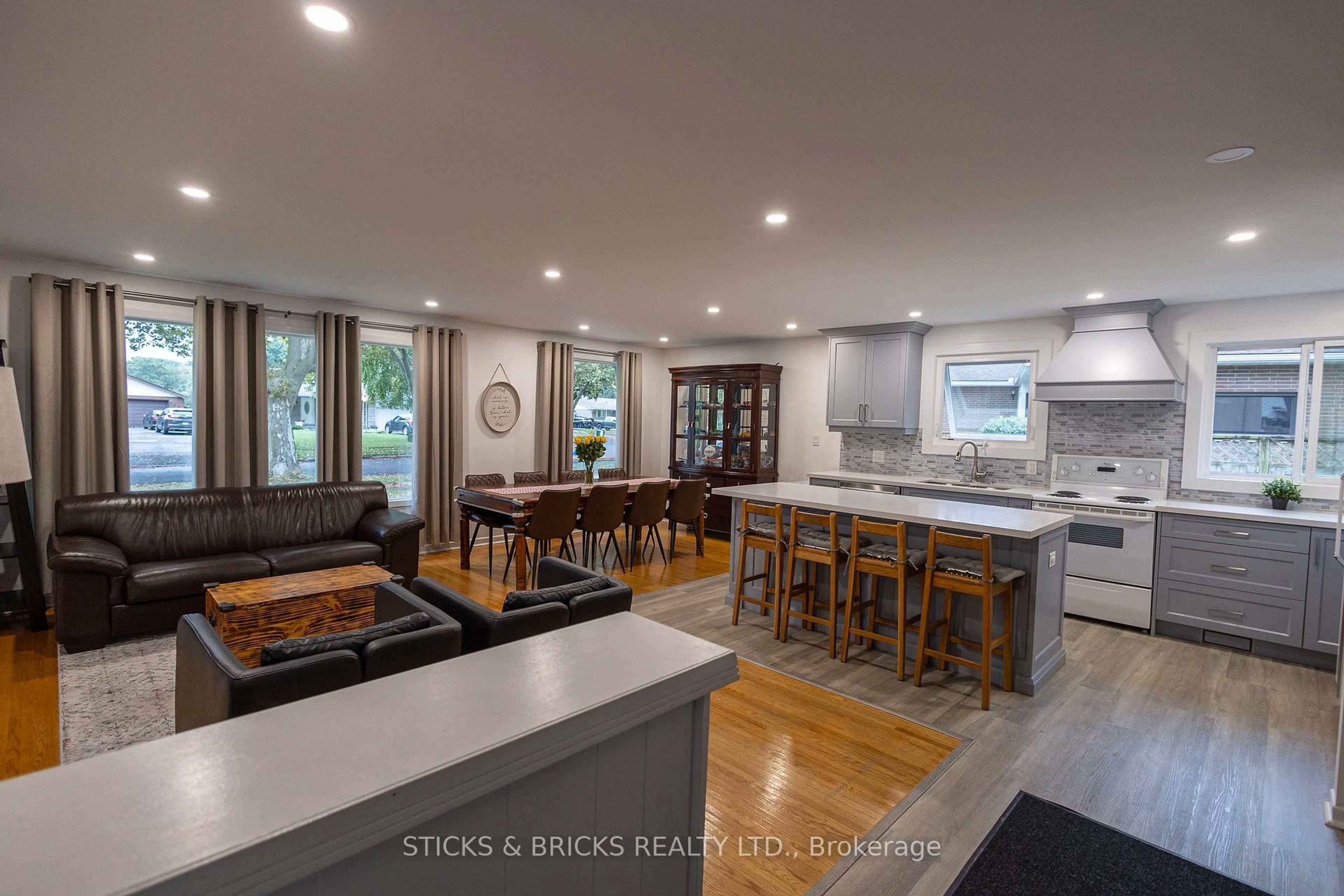 Open concept kitchen, unknown for 4479 Mitchell Ave, Niagara Falls Ontario L2E 6R6