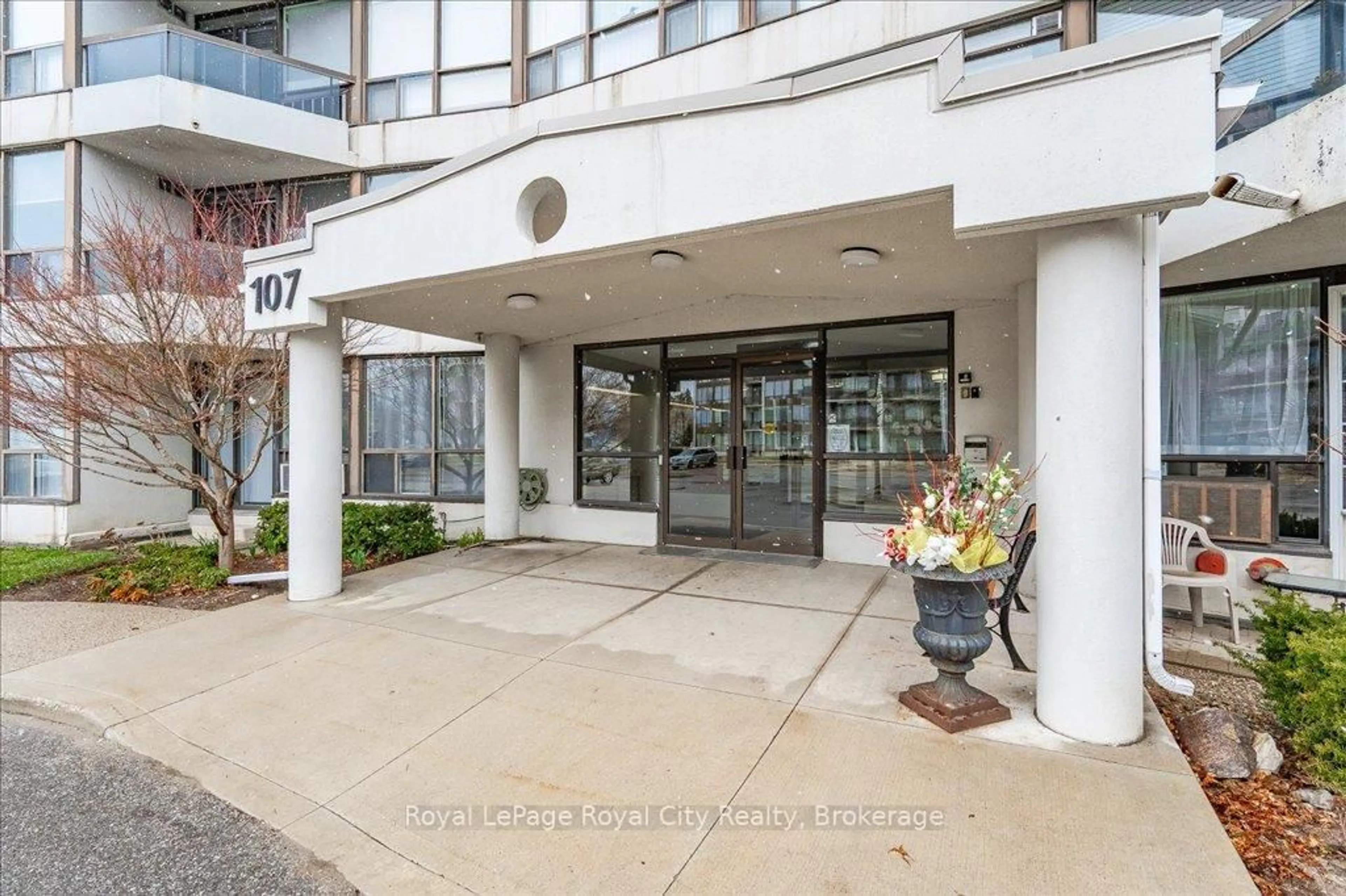 Indoor foyer for 107 Bagot St #110, Guelph Ontario N1H 8H5