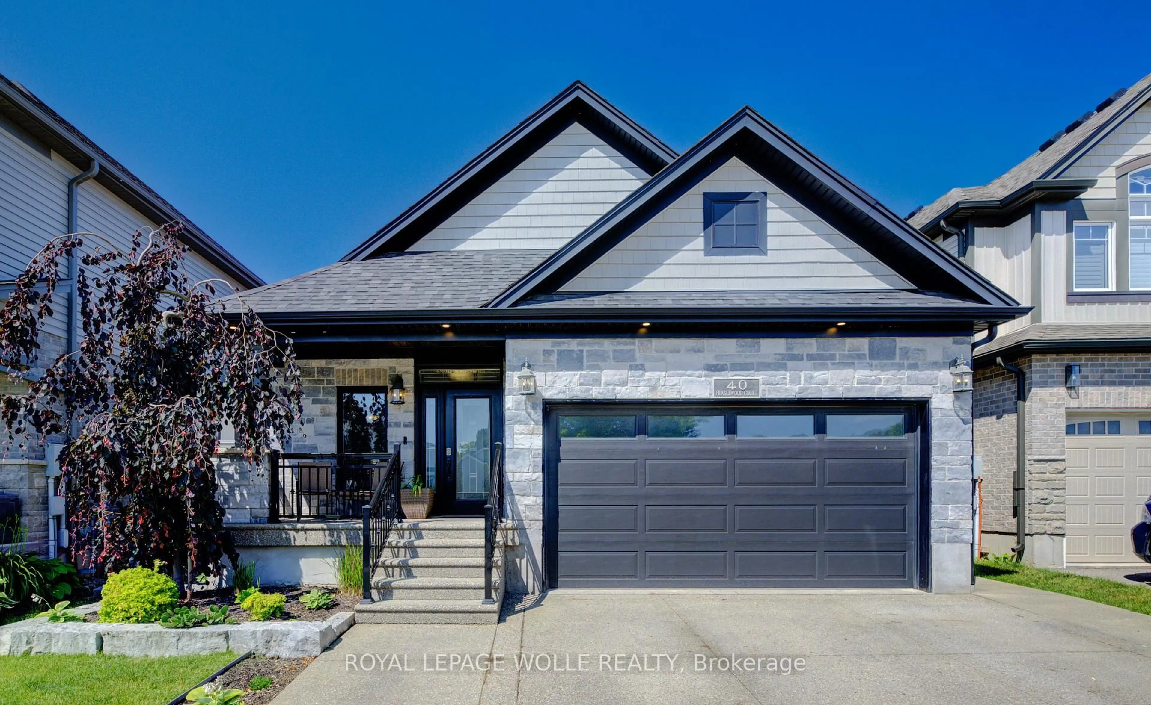Home with brick exterior material, street for 40 Fraserwood Crt, Cambridge Ontario N1S 5B6