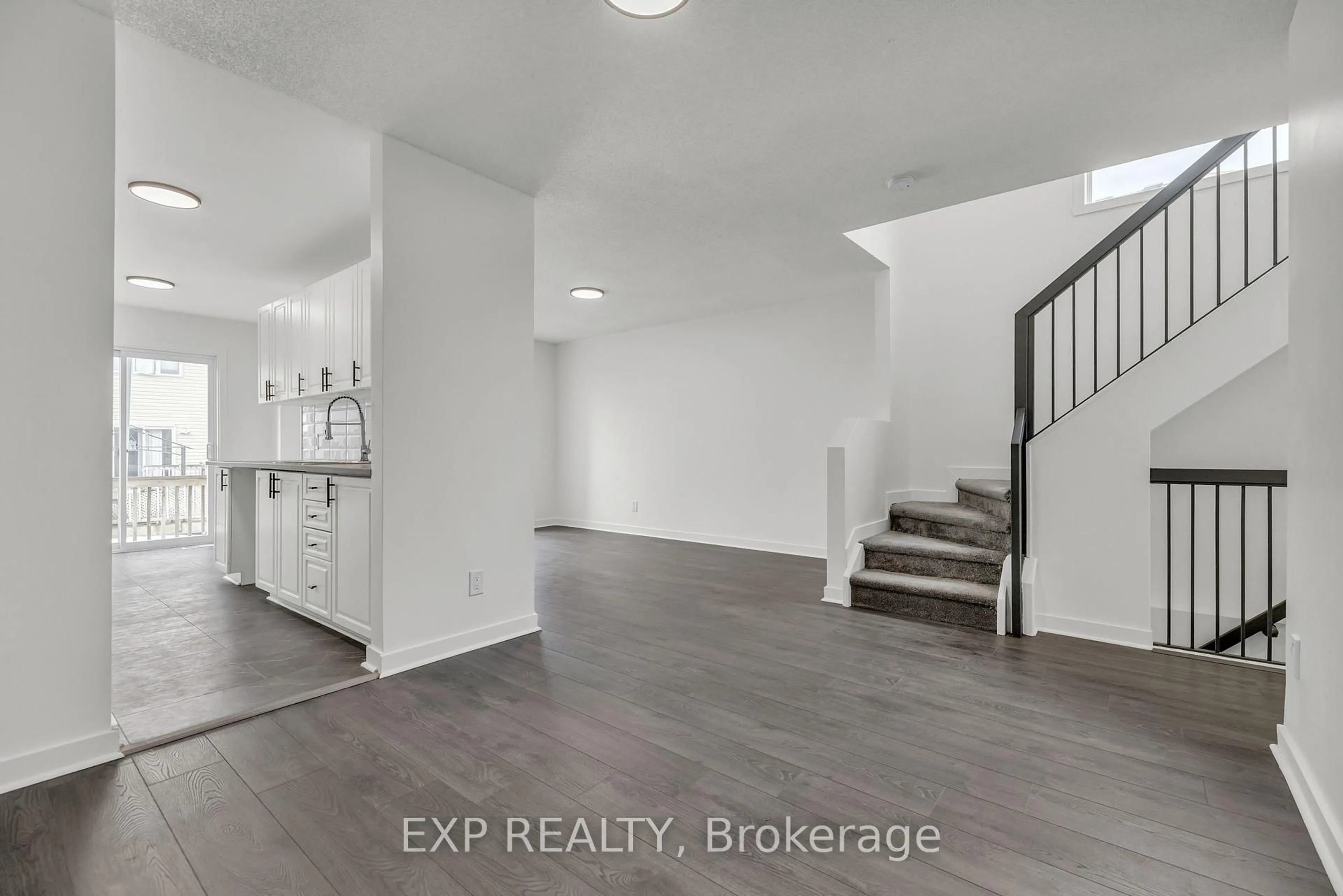A pic of a room for 423 Hillsboro Private, Ottawa Ontario K2M 3A7