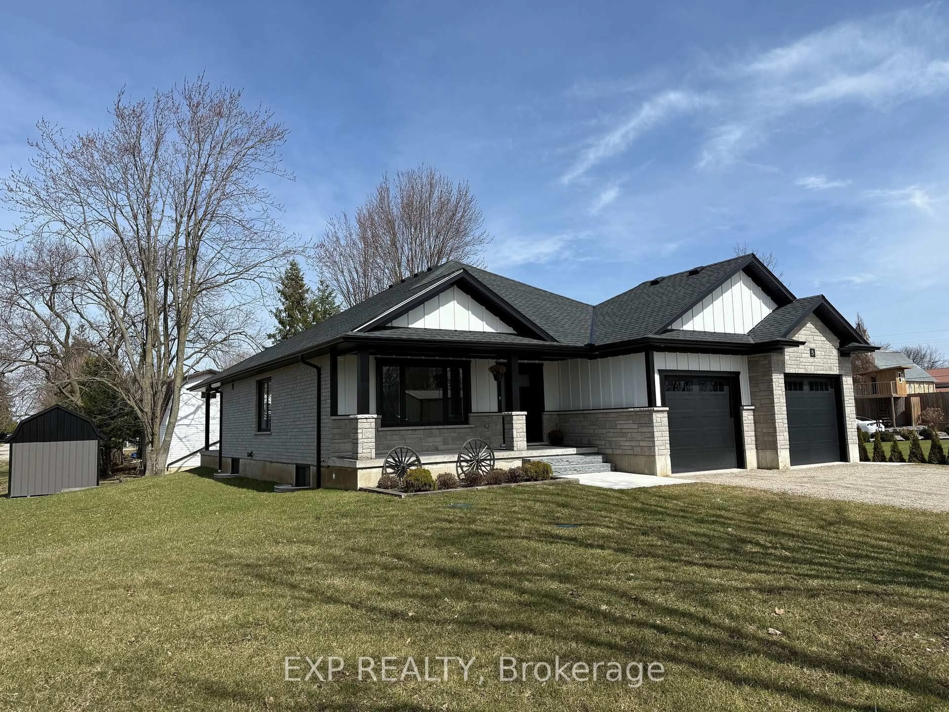 Home with vinyl exterior material, water/lake/river/ocean view for 5 Sophia St, South-West Oxford Ontario N0L 1C0