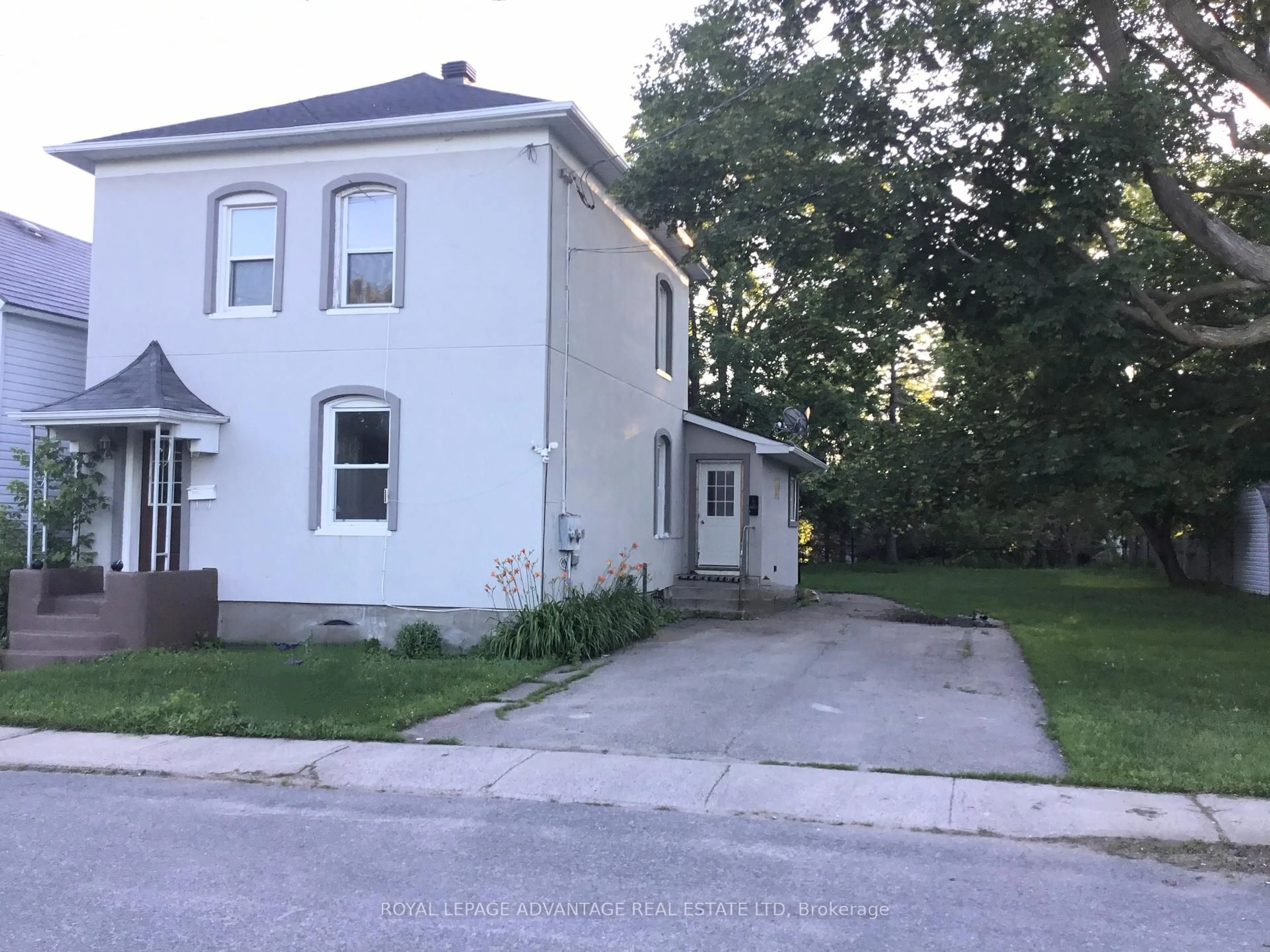 Unknown for 48 Montague St, Smiths Falls Ontario K7A 2M1