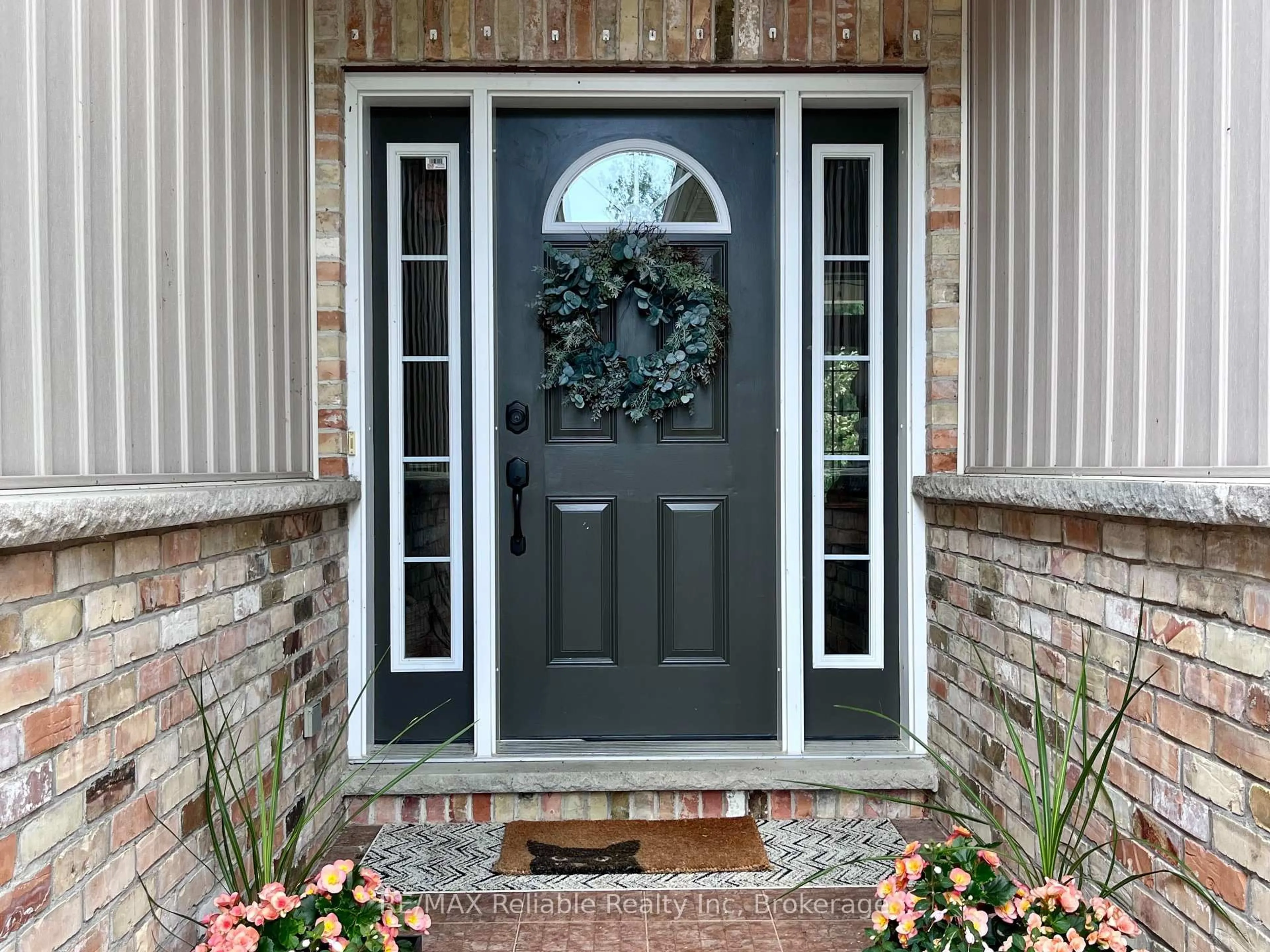 Indoor entryway for 11 Ducharme Cres, Bluewater Ontario N0M 1G0