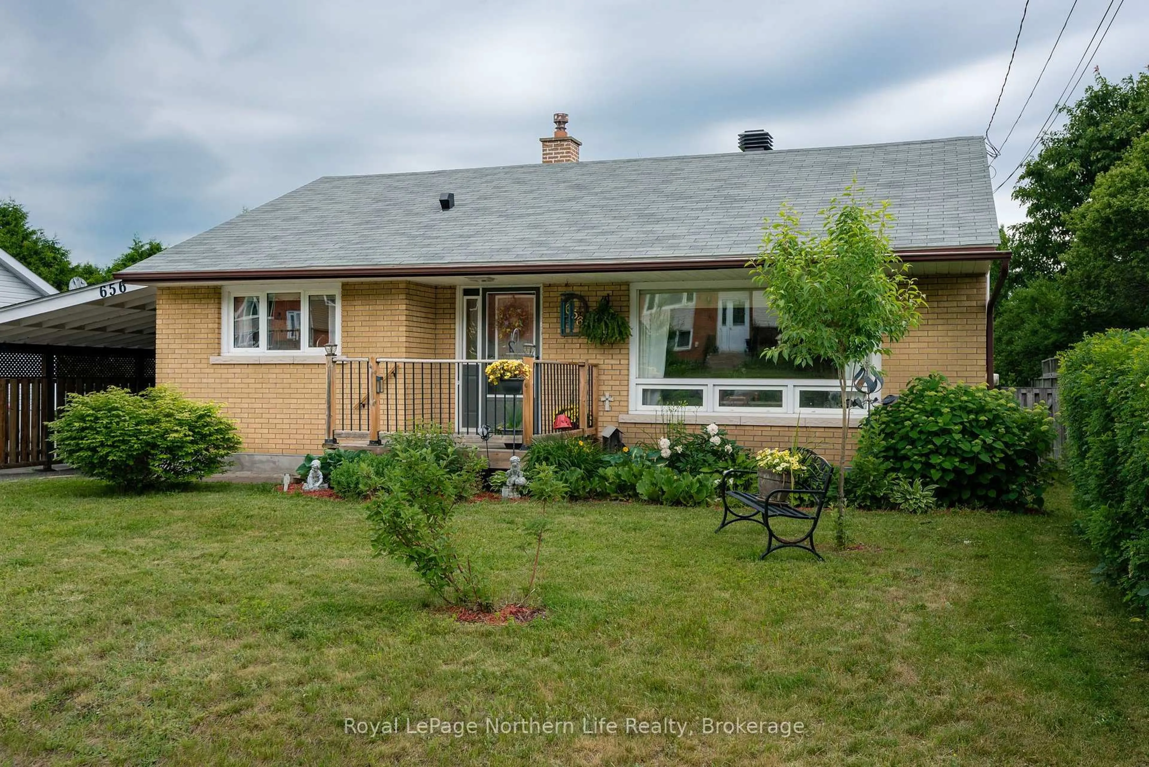 A pic from outside/outdoor area/front of a property/back of a property/a pic from drone, street for 656 Laurentian Ave, North Bay Ontario P1B 7T9