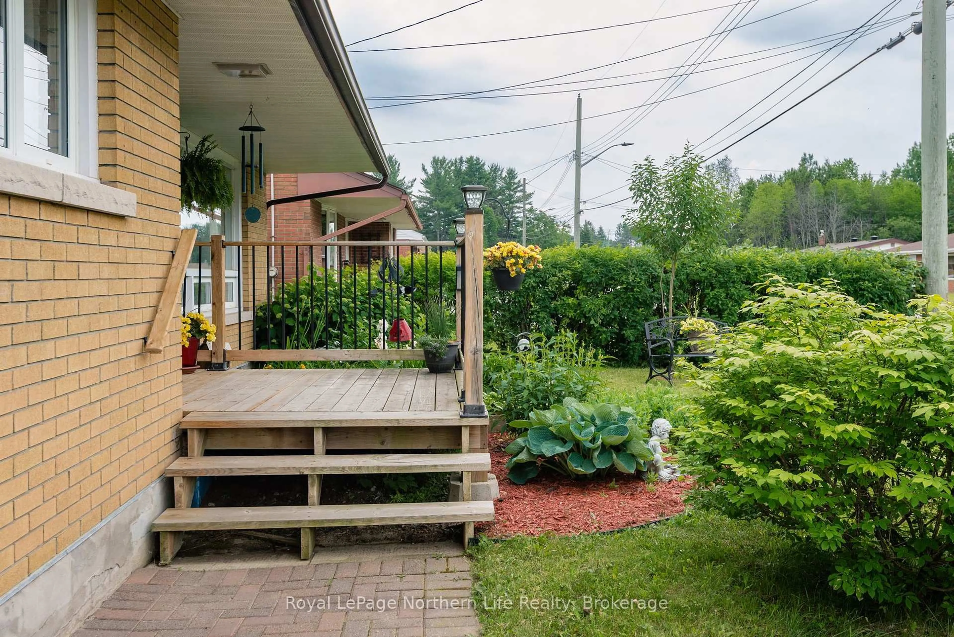 Patio, unknown for 656 Laurentian Ave, North Bay Ontario P1B 7T9