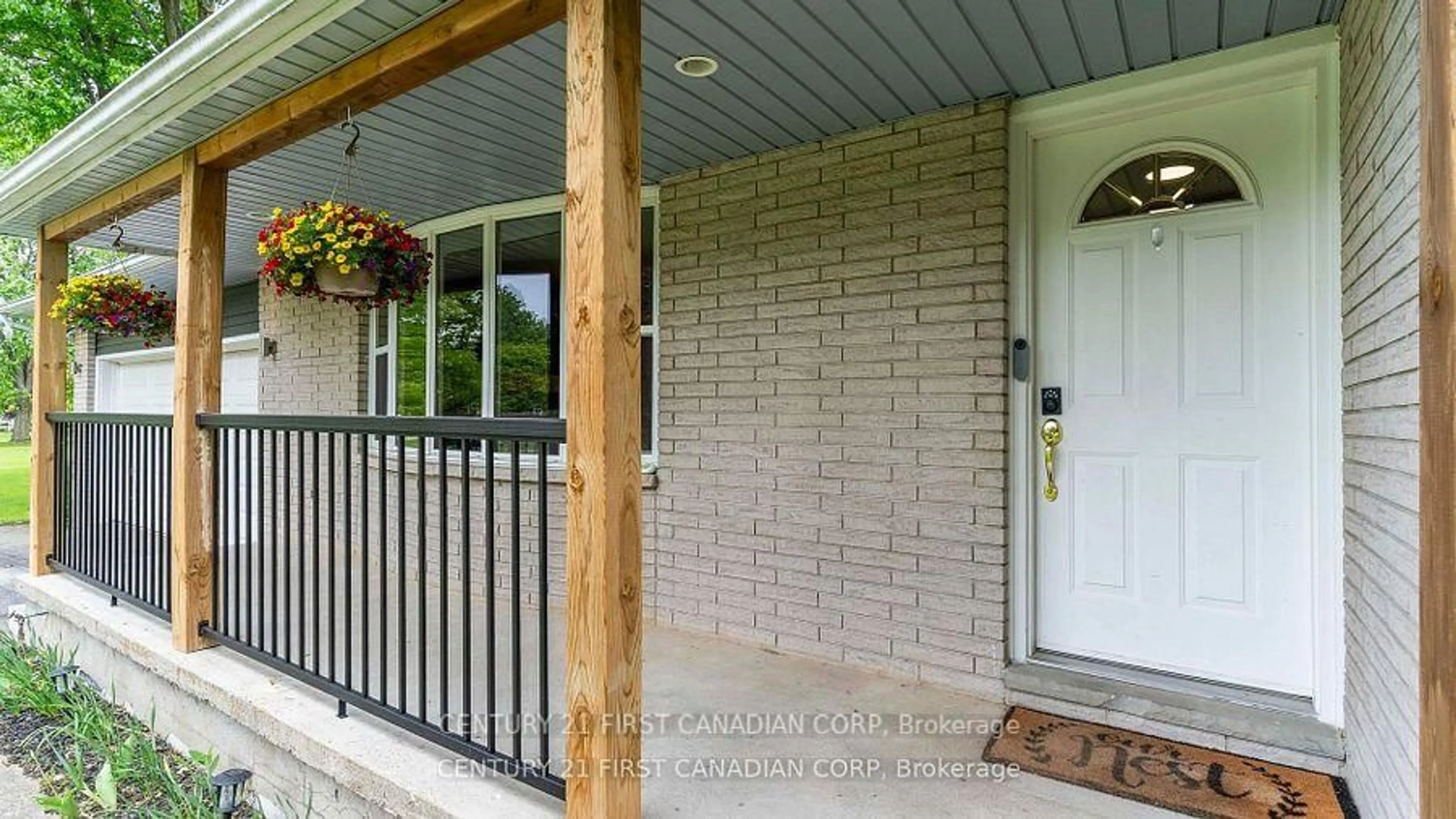 Indoor entryway for 741 GLOVER Cres, Strathroy Caradoc Ontario N0L 1W0