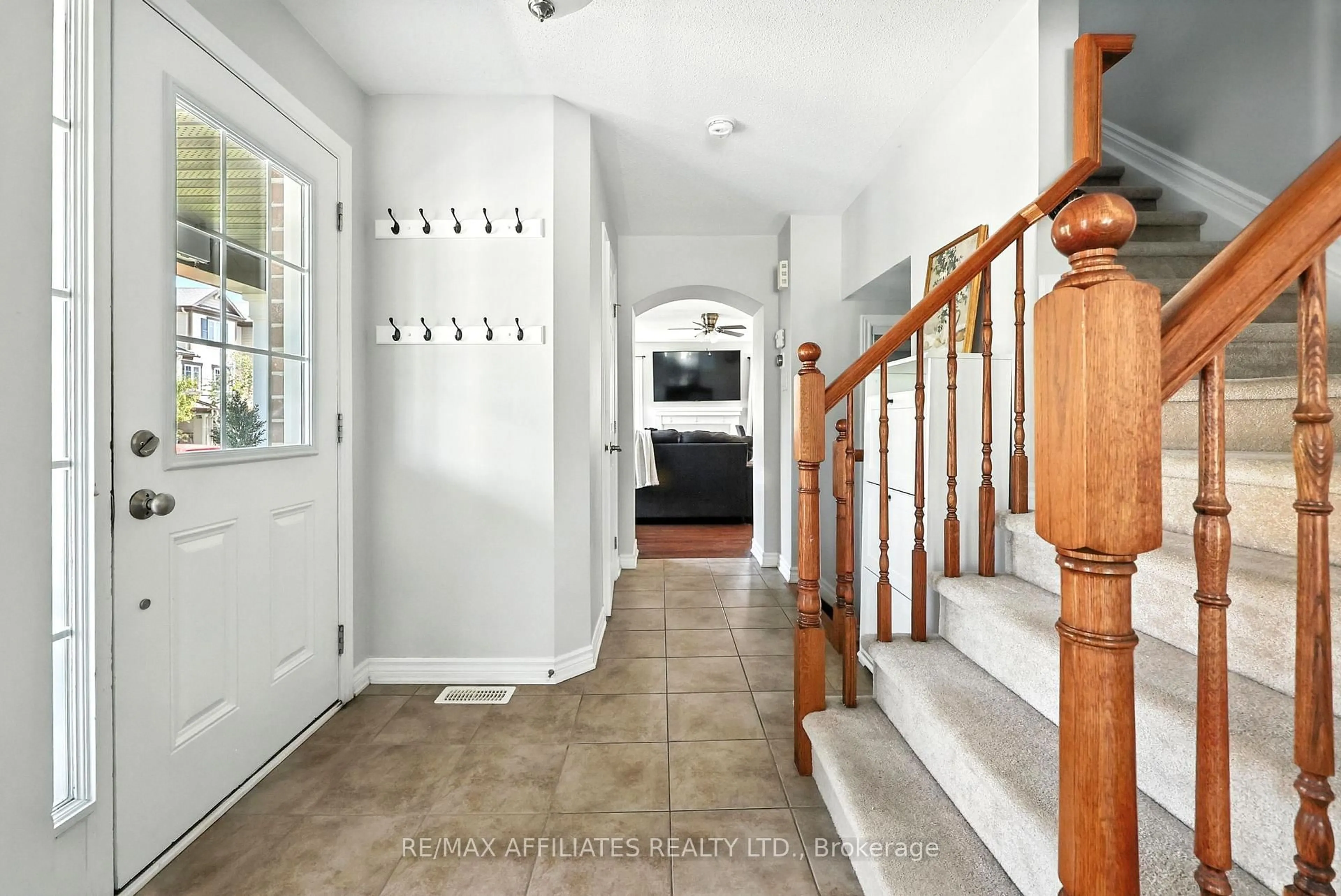 Indoor entryway for 760 Maloja Way, Ottawa Ontario K2S 0N7