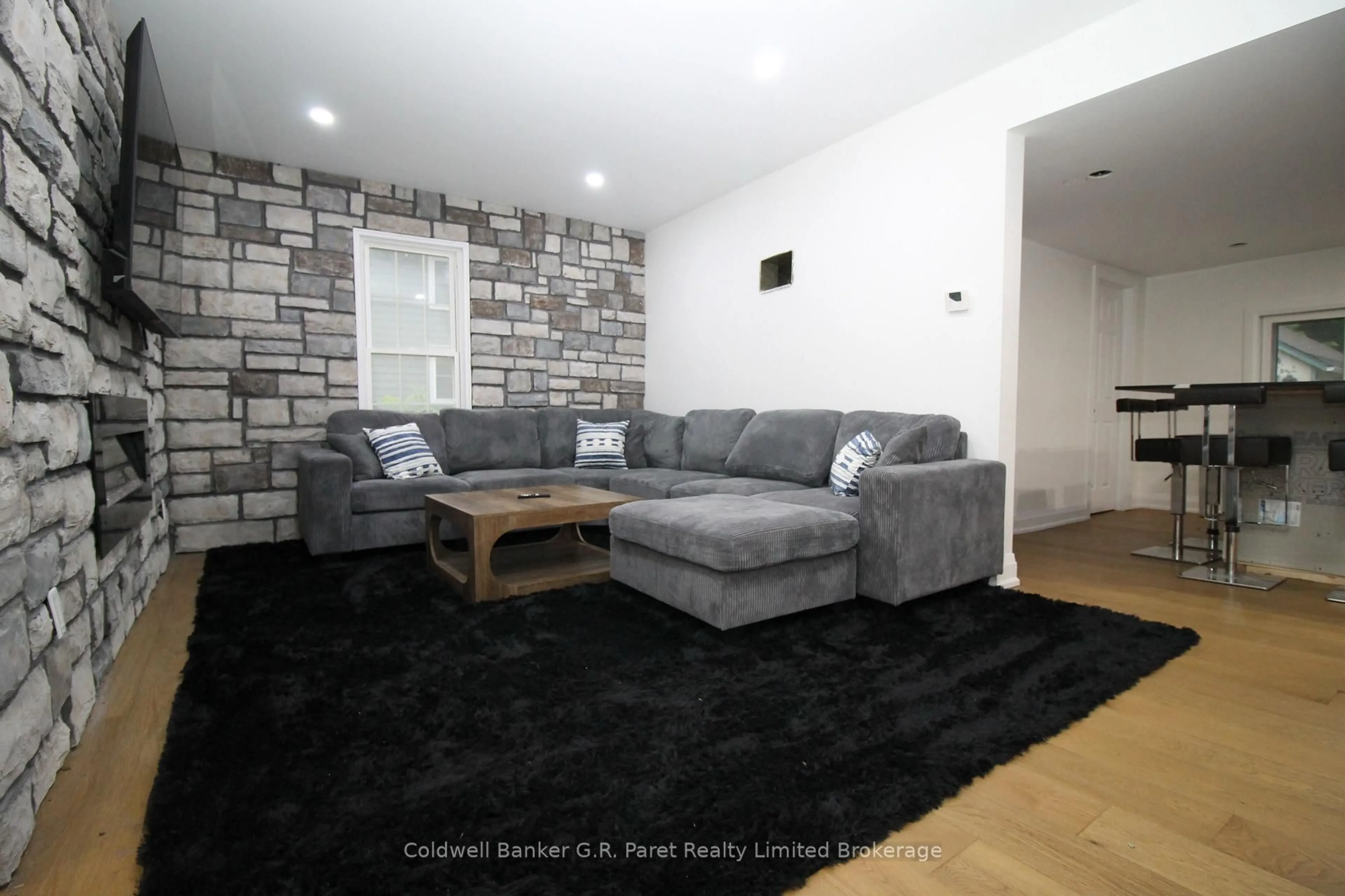 Living room with furniture, unknown for 217 Forest St, Haldimand Ontario N1A 1P2