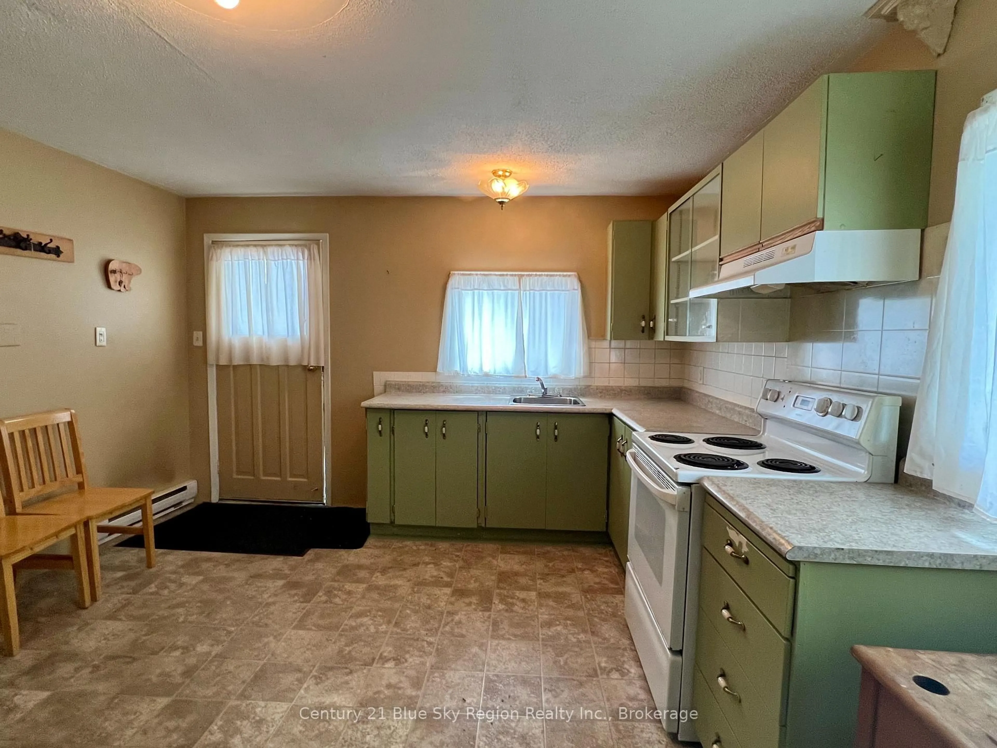 Standard kitchen, unknown for 718 Winters St, North Bay Ontario P1B 1S7