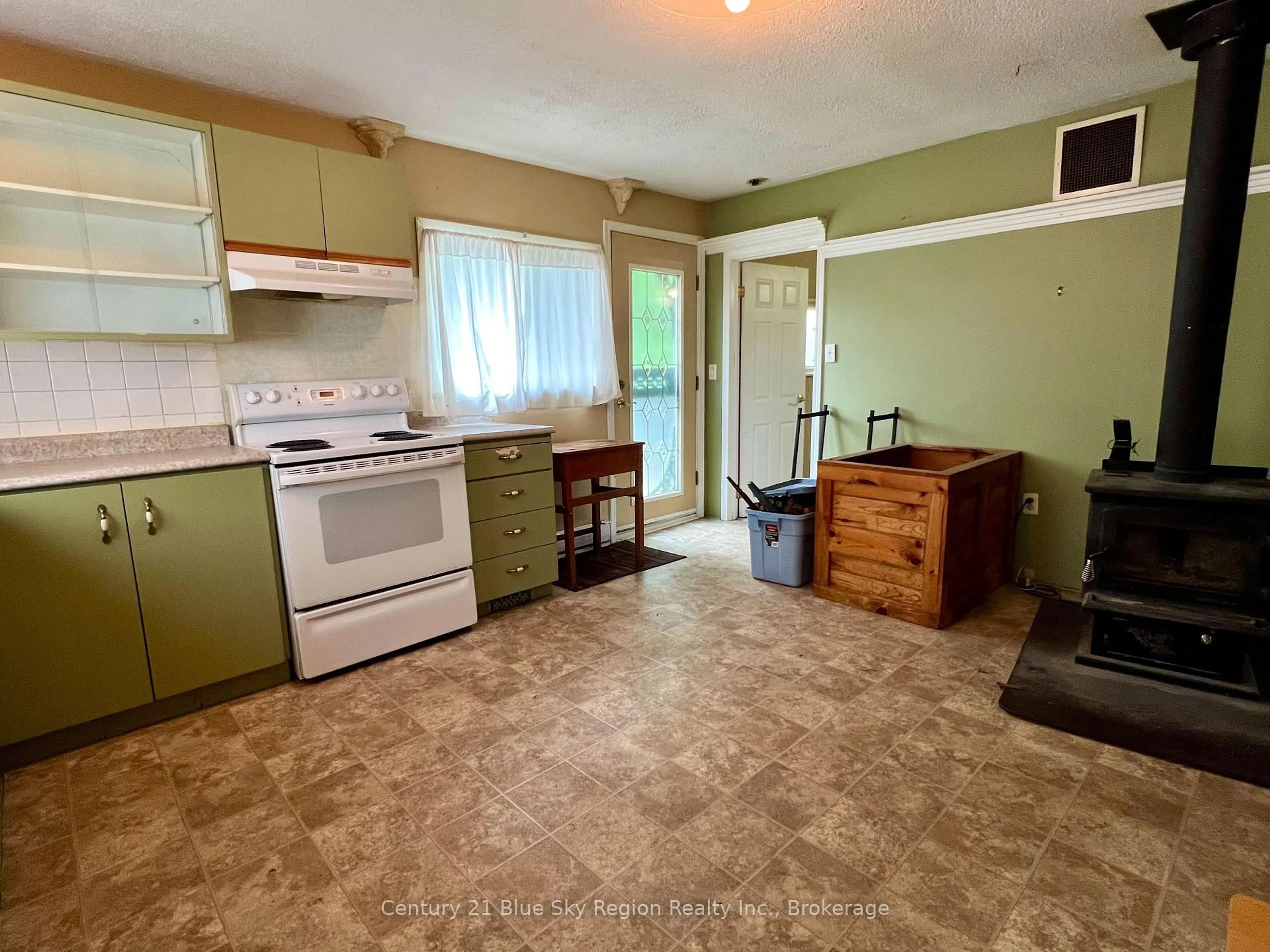 Standard kitchen, unknown for 718 Winters St, North Bay Ontario P1B 1S7
