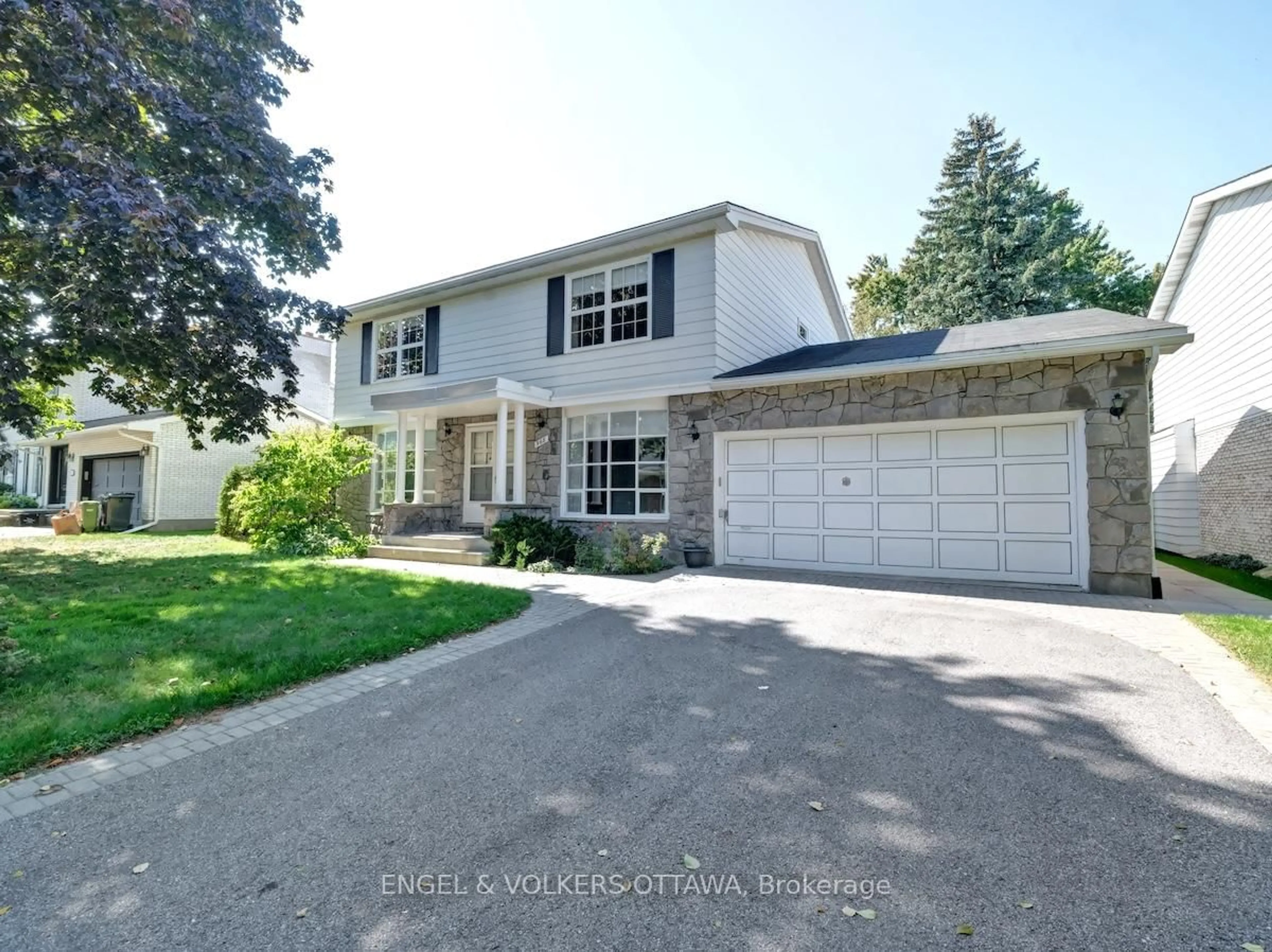 Home with vinyl exterior material, street for 968 Sadler Cres, Ottawa Ontario K2B 5H7