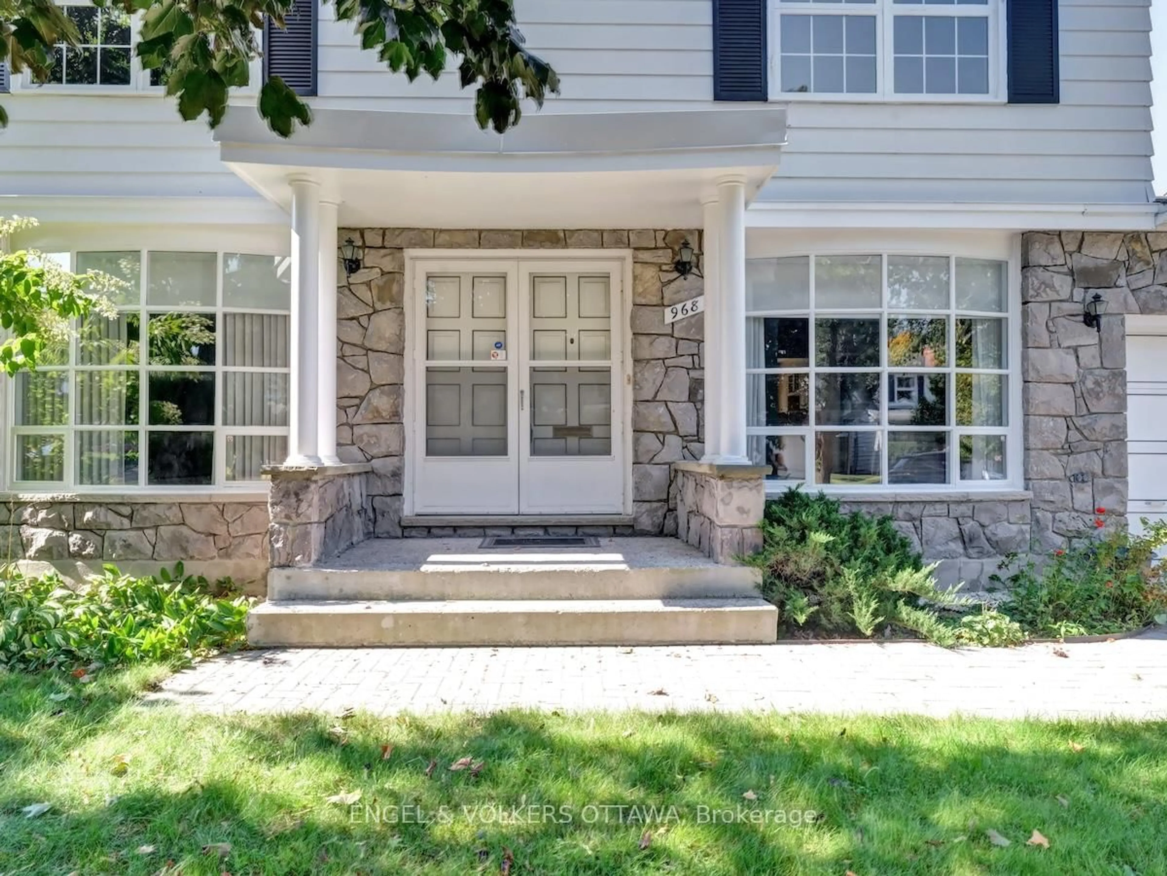 Unknown for 968 Sadler Cres, Ottawa Ontario K2B 5H7