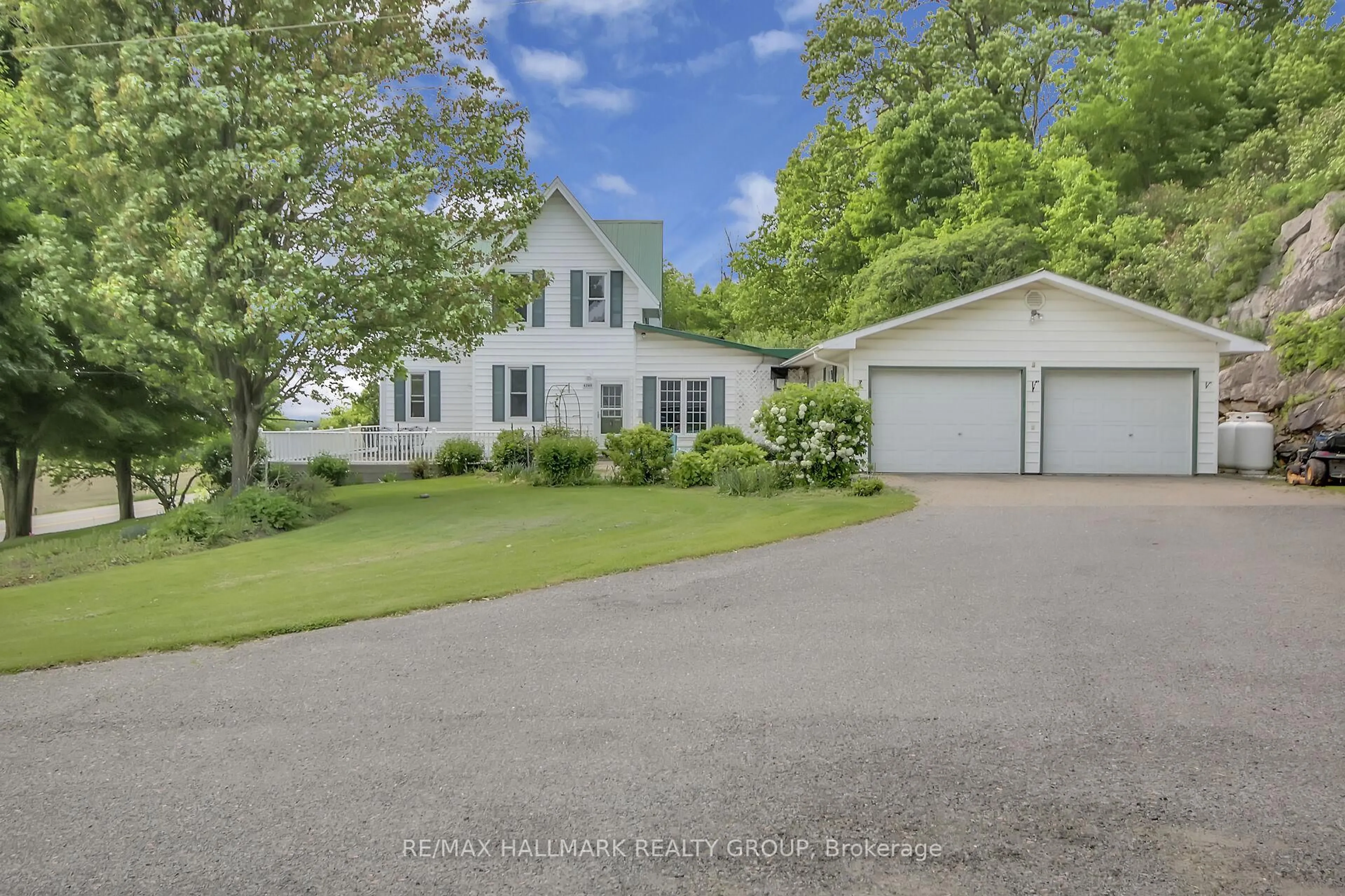 A pic from outside/outdoor area/front of a property/back of a property/a pic from drone, unknown for 4240 Carp Rd, Carp Ontario K0A 1L0