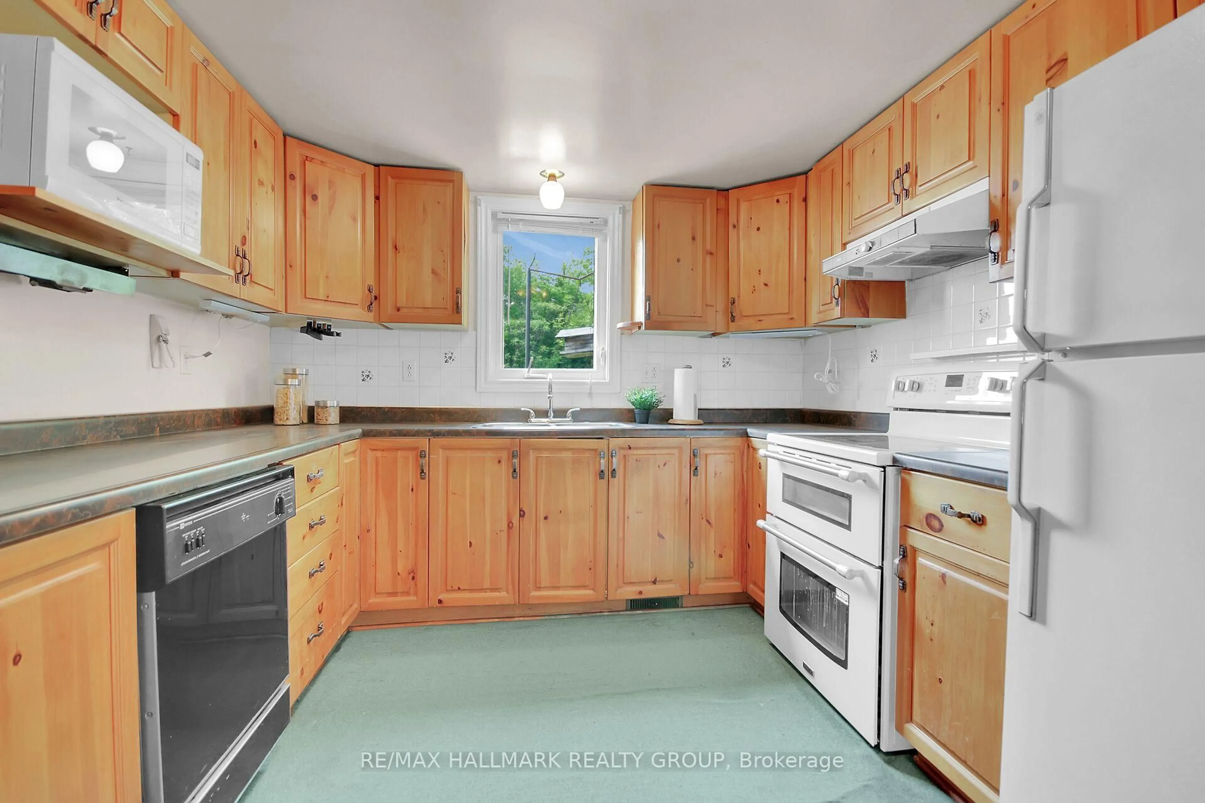 Standard kitchen, unknown for 4240 Carp Rd, Carp Ontario K0A 1L0