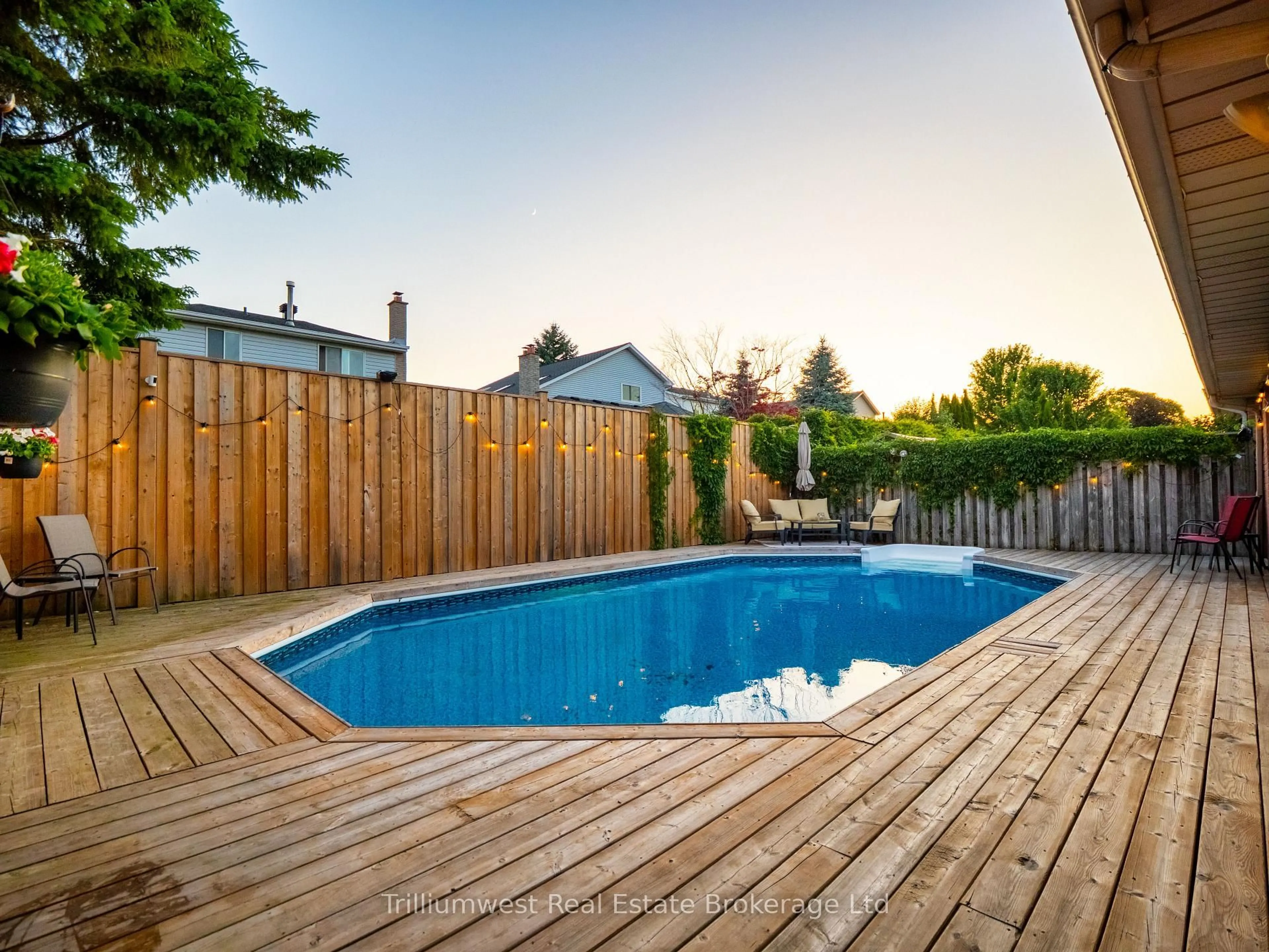 Pool for 55 Summerhill Cres, Kitchener Ontario N2N 2T4