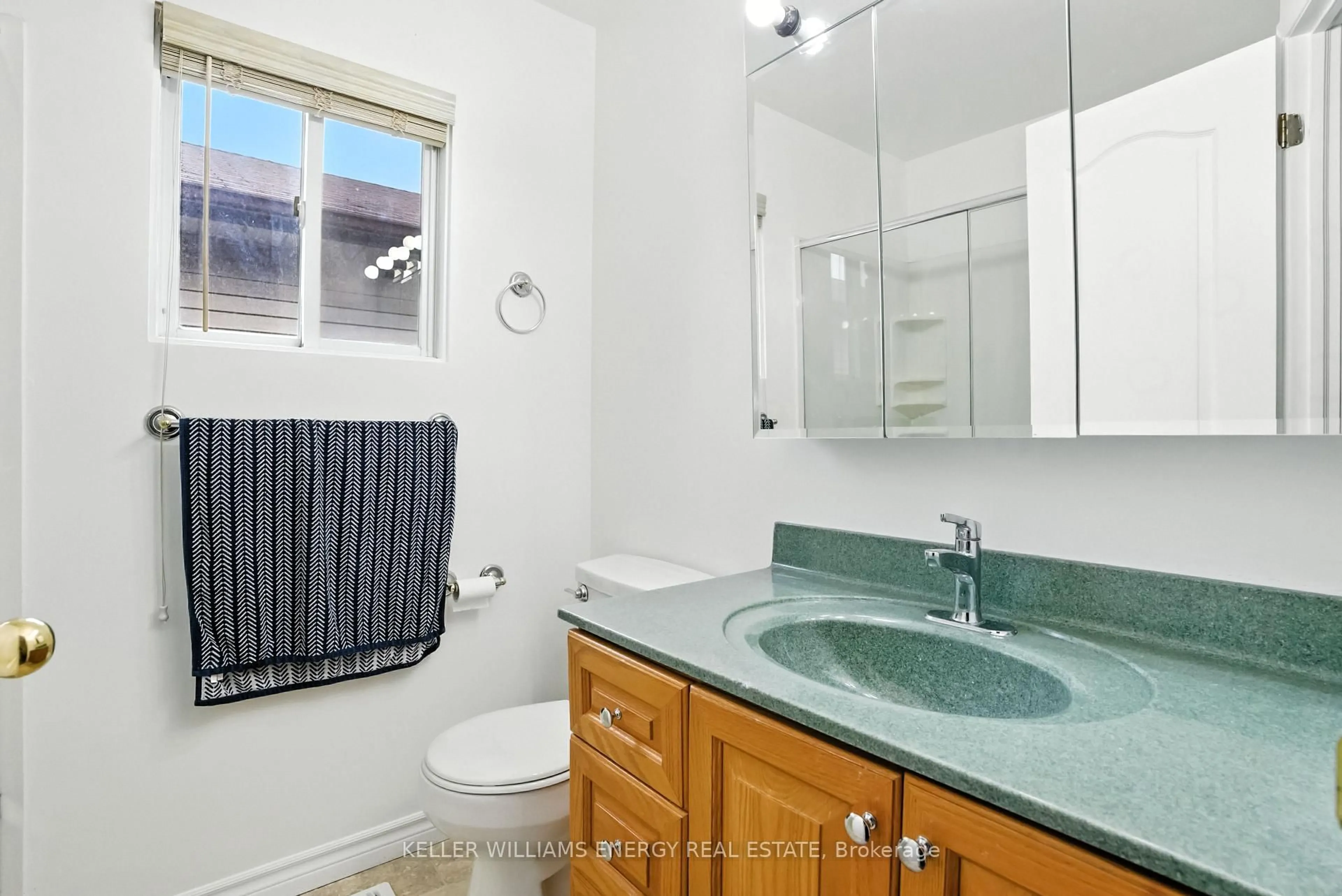 Standard bathroom, ceramic/tile floor for 760 Hemlock St, Peterborough North Ontario K9H 7P2