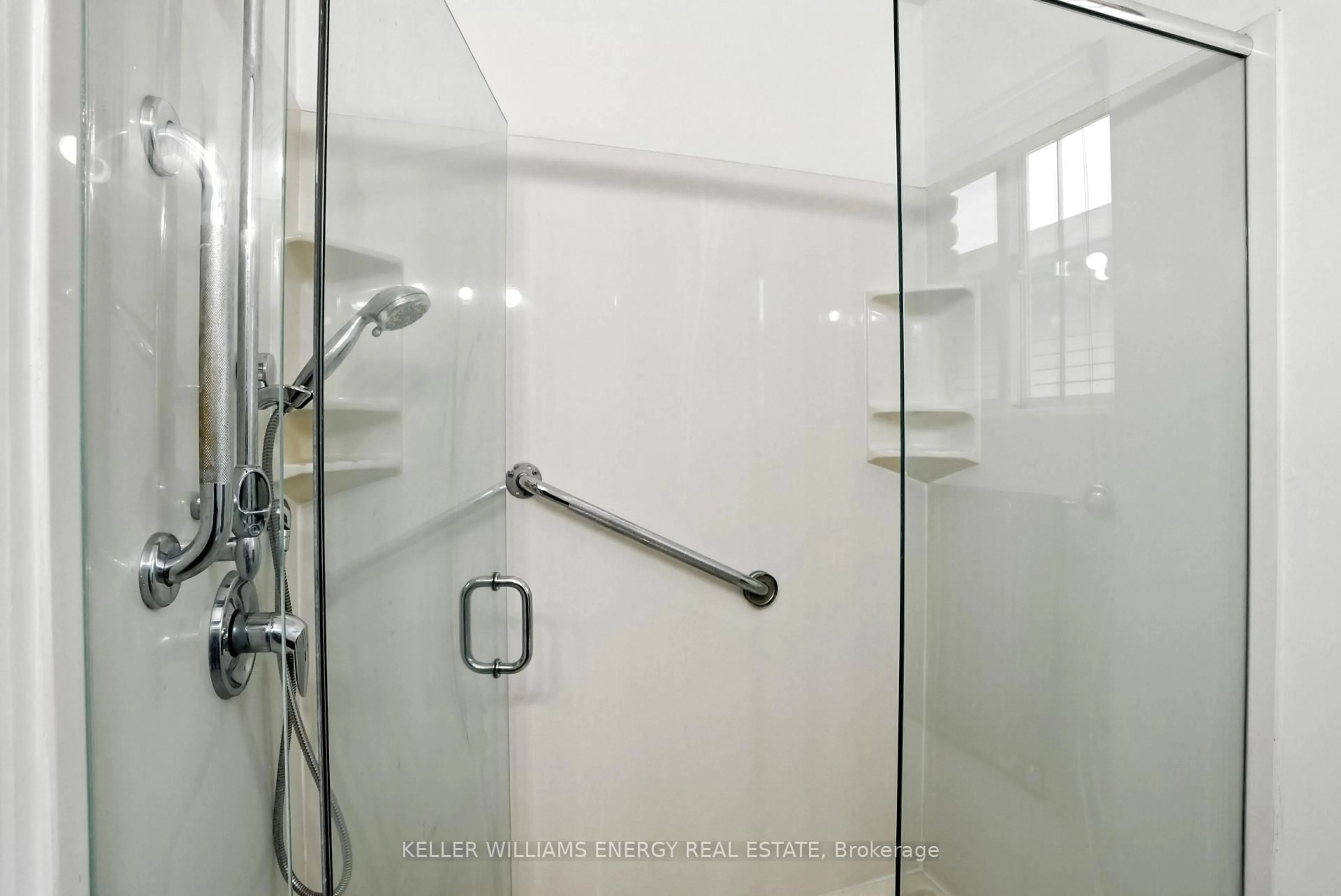 Standard bathroom, ceramic/tile floor for 760 Hemlock St, Peterborough North Ontario K9H 7P2