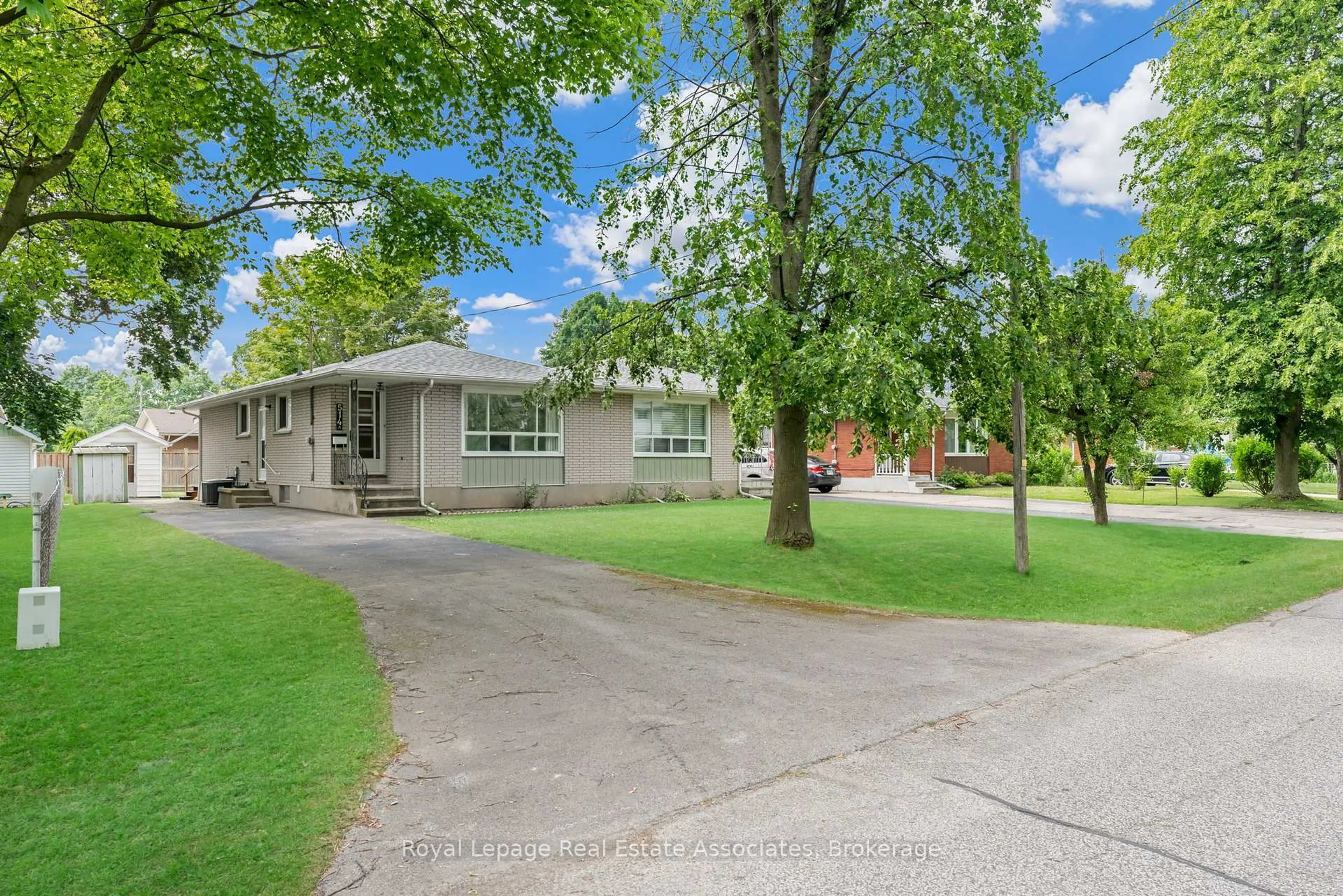 A pic from outside/outdoor area/front of a property/back of a property/a pic from drone, street for 514A Linwell Rd, St. Catharines Ontario L2M 2R4