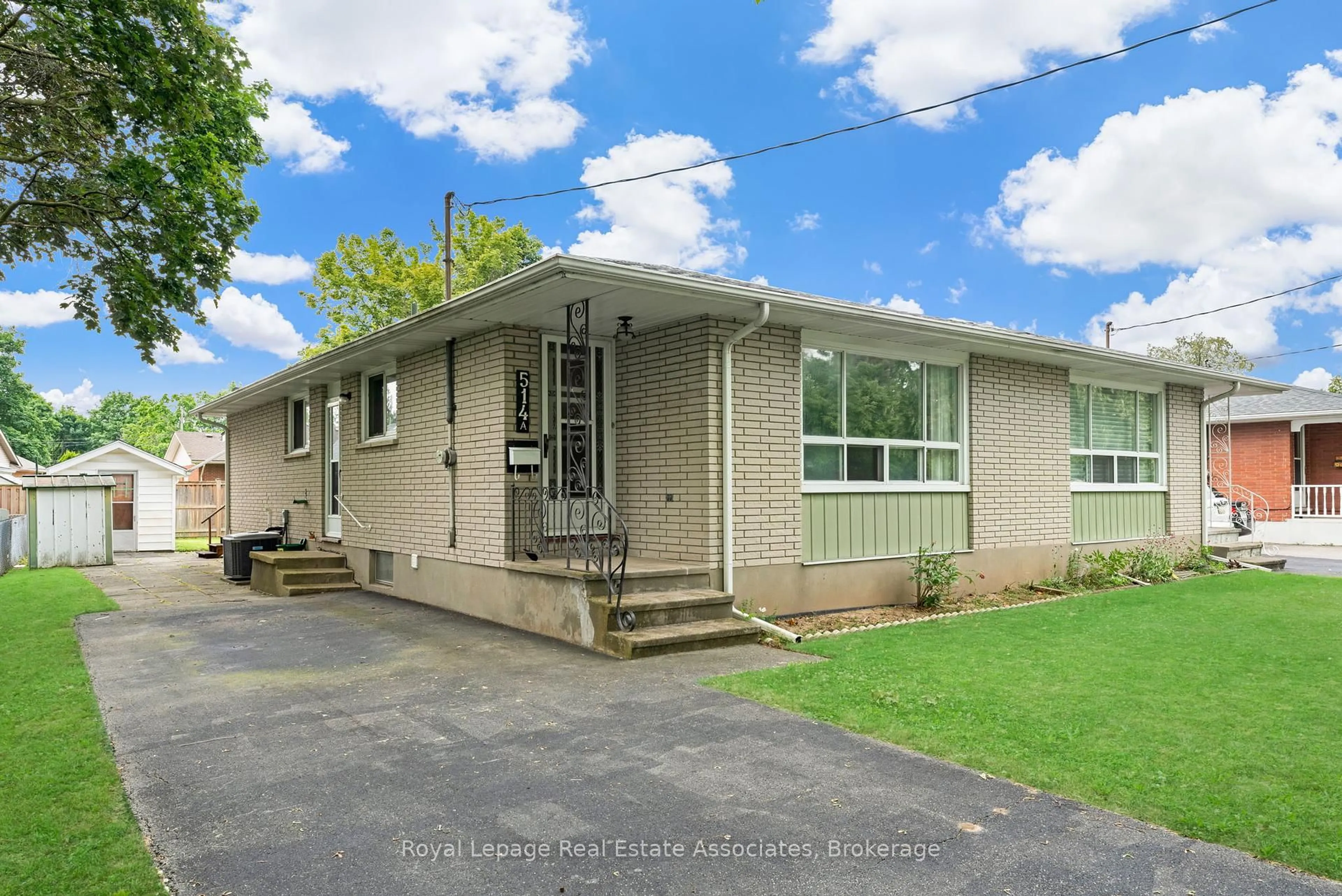 Home with vinyl exterior material, street for 514A Linwell Rd, St. Catharines Ontario L2M 2R4