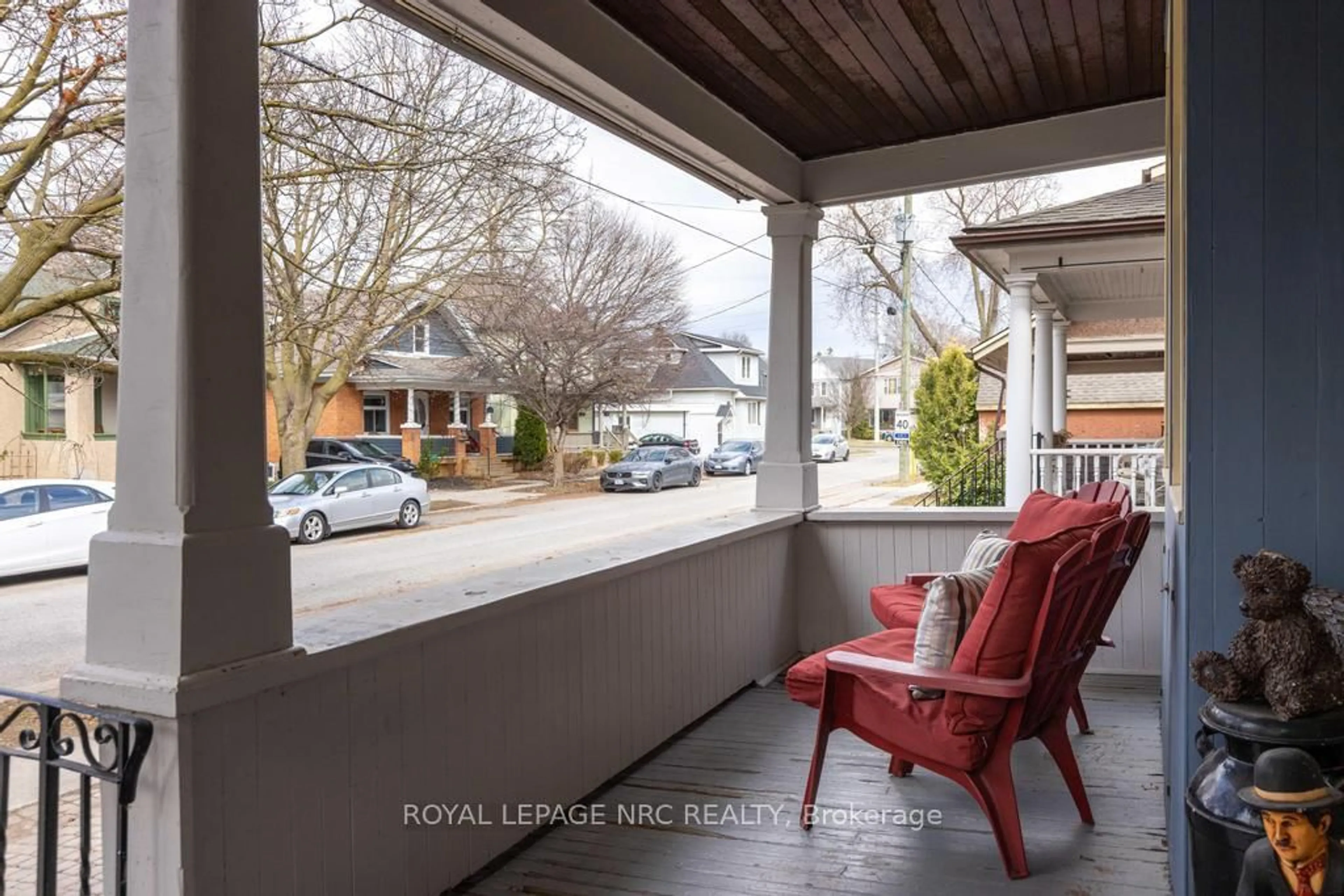 Patio, street for 94 Chaplin Ave, St. Catharines Ontario L2R 2E7