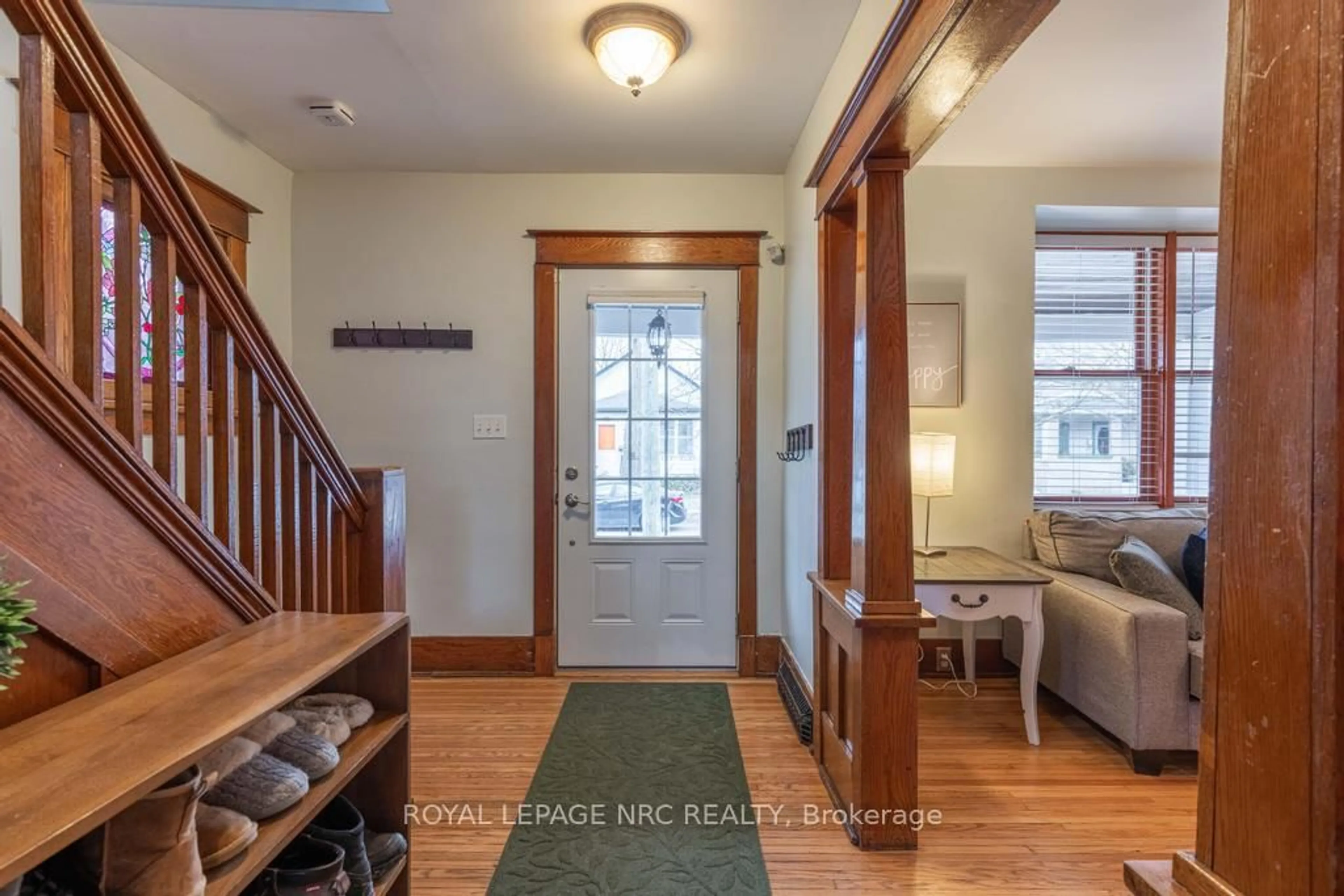 Indoor entryway for 94 Chaplin Ave, St. Catharines Ontario L2R 2E7