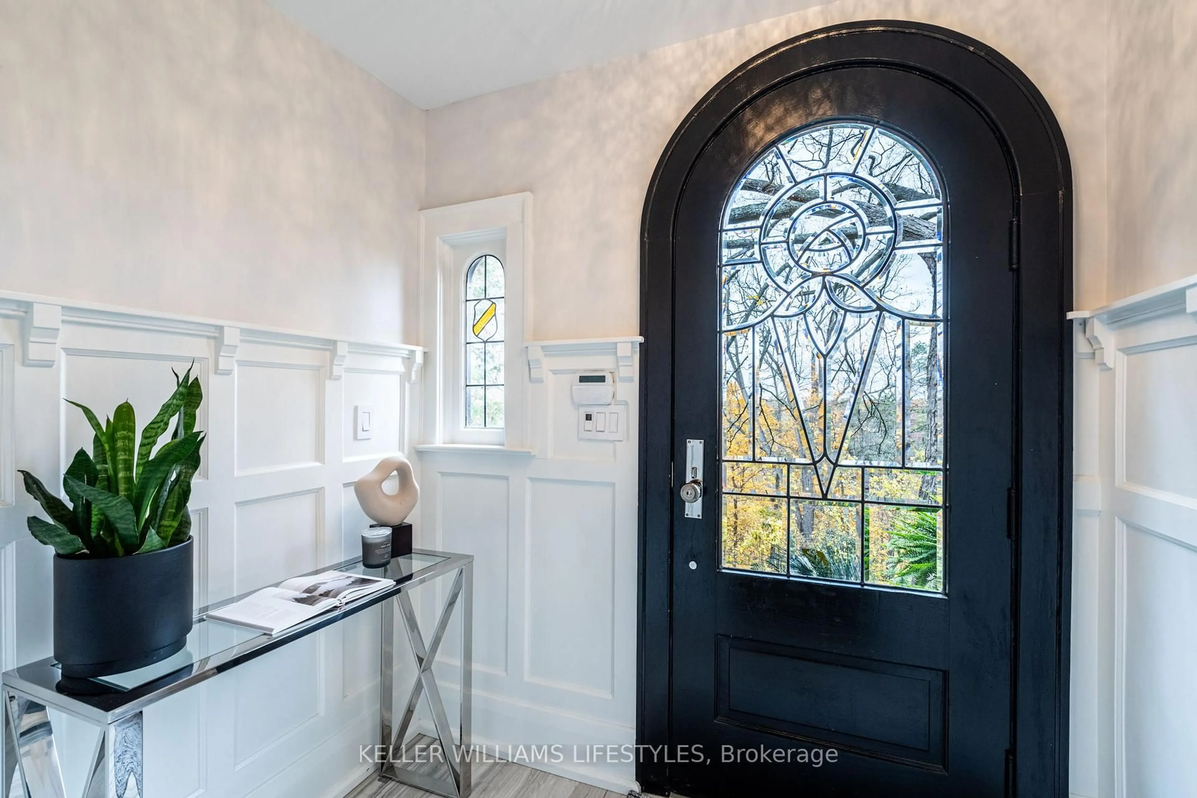 Indoor entryway for 451 Westmount Dr, London South Ontario N6K 1X4