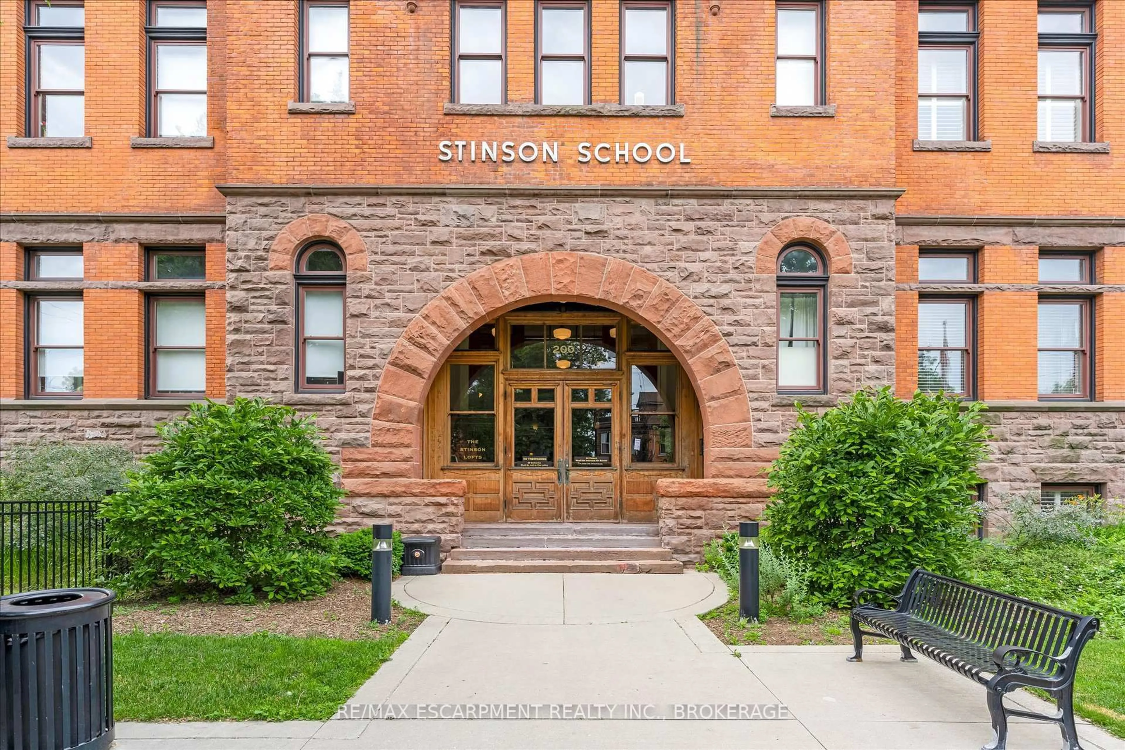 Indoor foyer for 200 Stinson St #205, Hamilton Ontario L8N 4J5