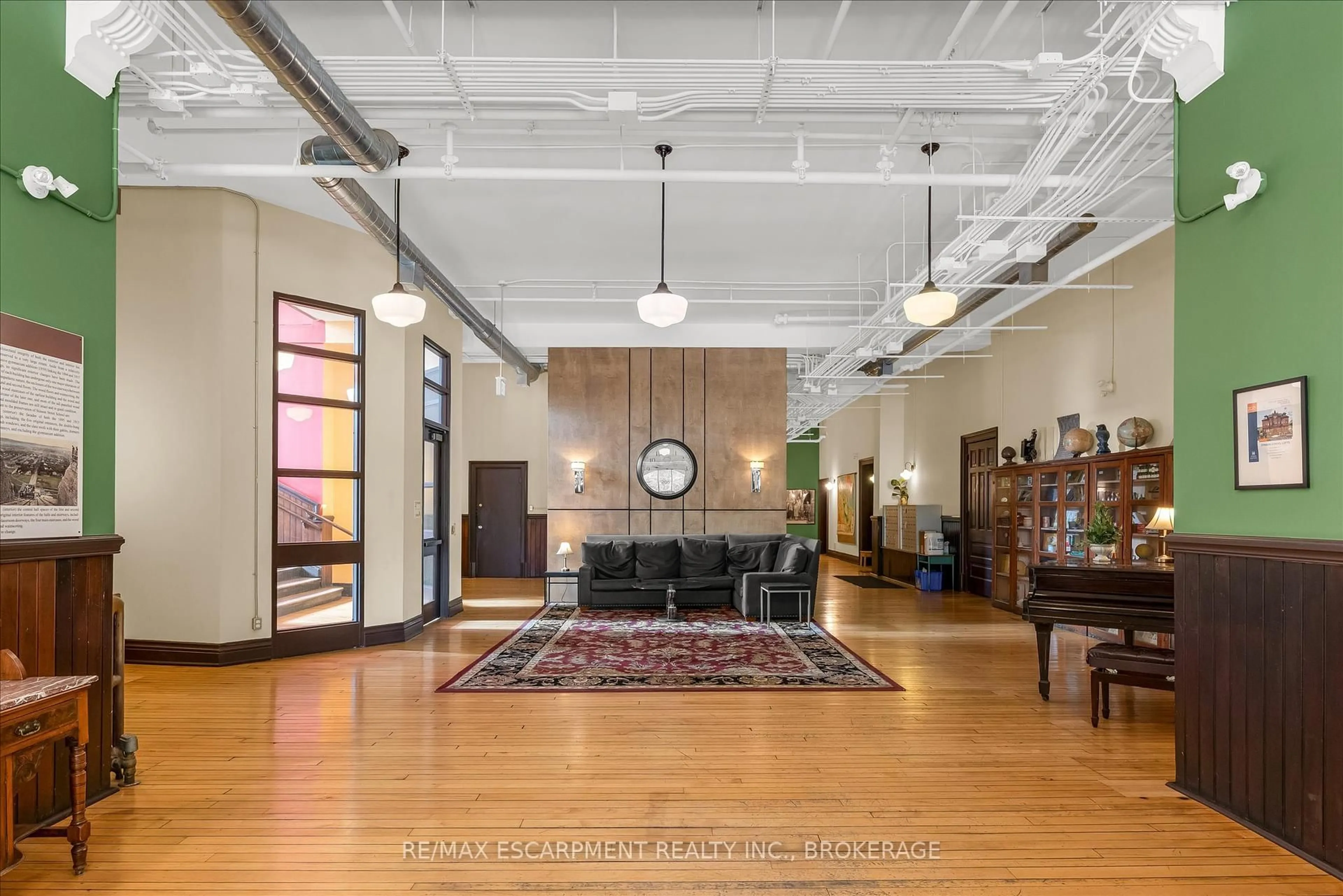 Indoor foyer for 200 Stinson St #205, Hamilton Ontario L8N 4J5