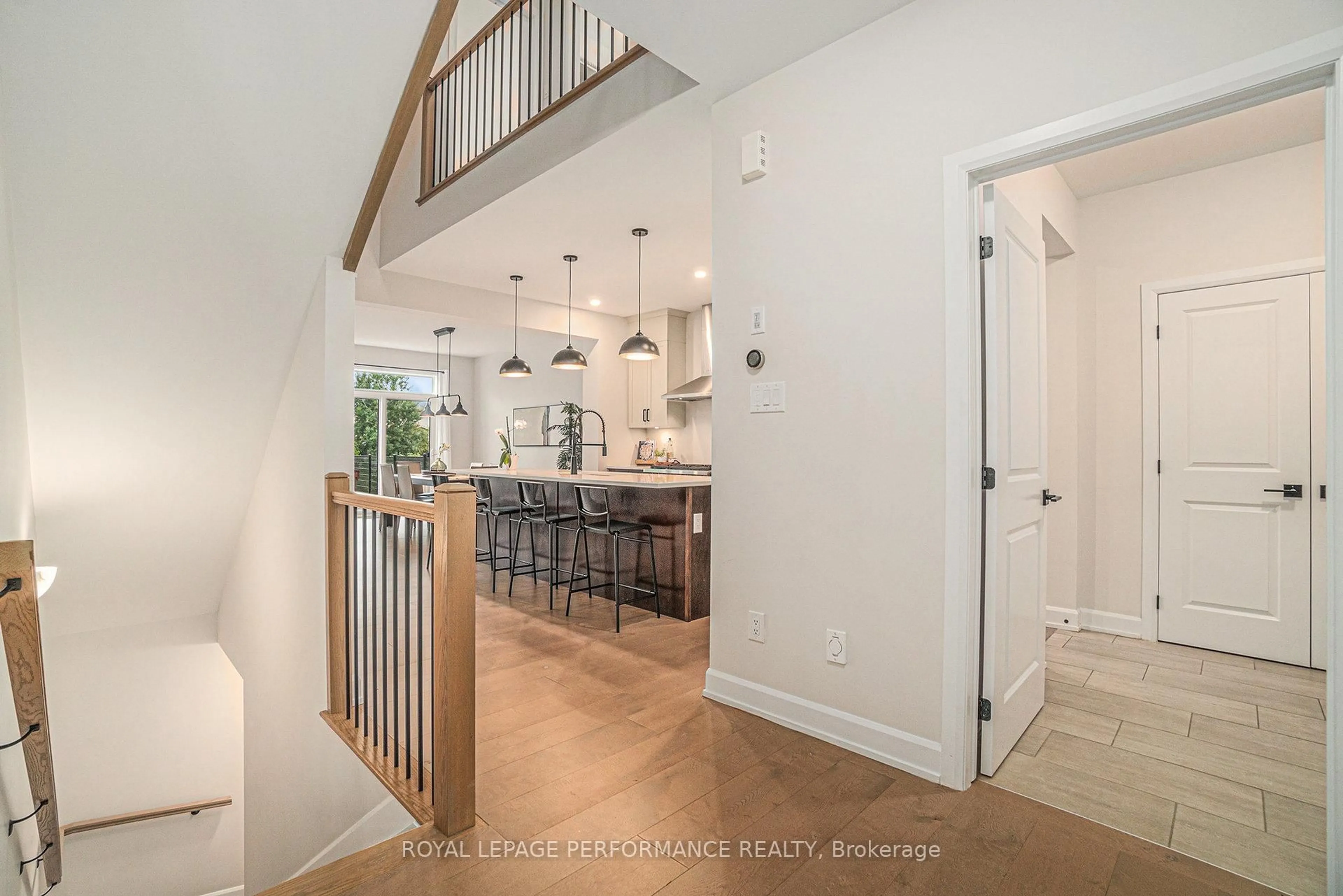 Indoor entryway for 916 Socca Cres, Ottawa Ontario K4A 5M1
