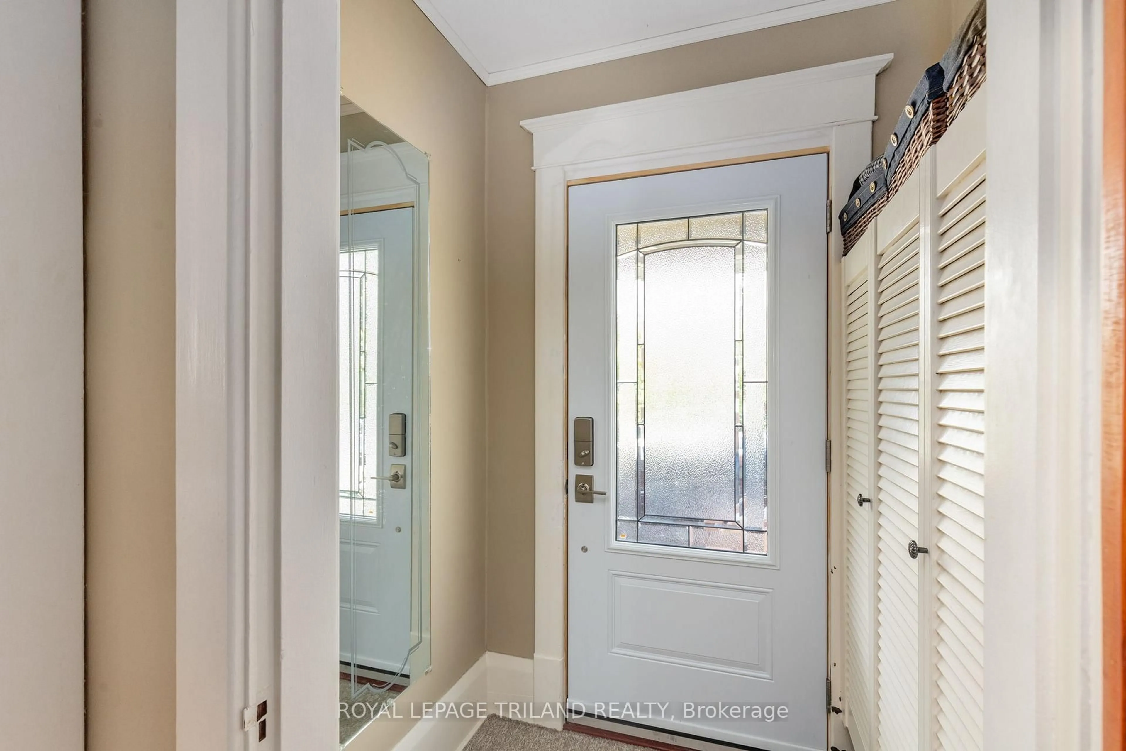 Indoor entryway for 269 Briscoe St, London South Ontario N6C 1X5