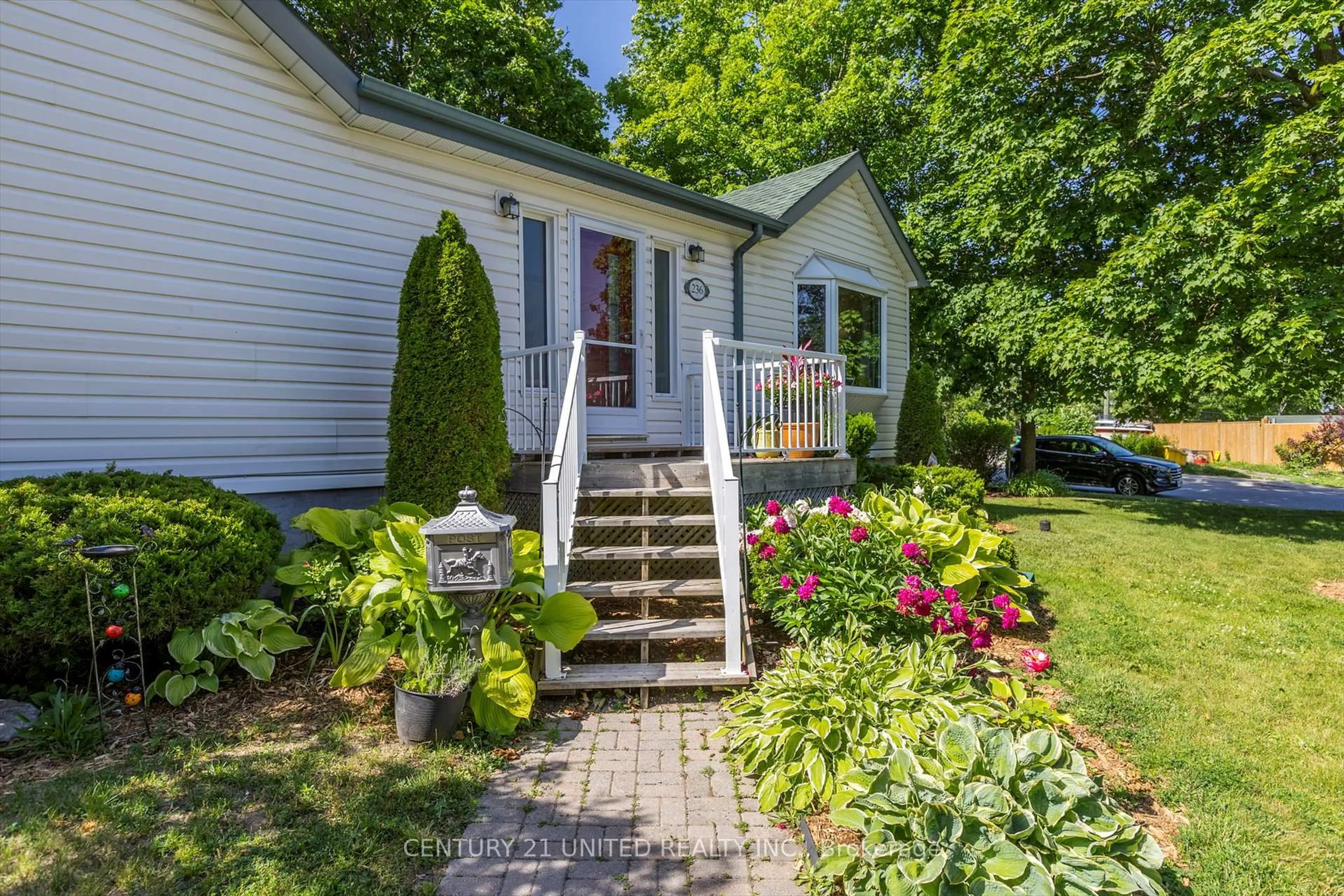 Unknown for 236 Lee St, Peterborough North Ontario K9H 5P1