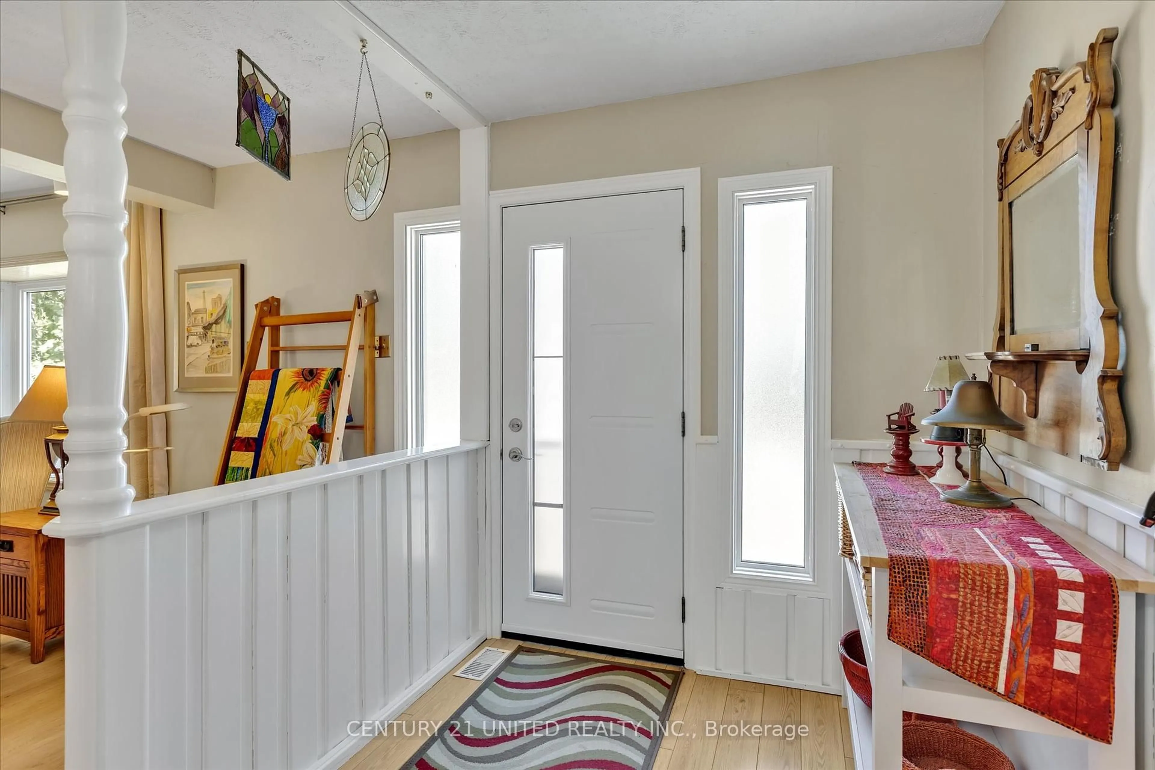 Indoor entryway for 236 Lee St, Peterborough North Ontario K9H 5P1