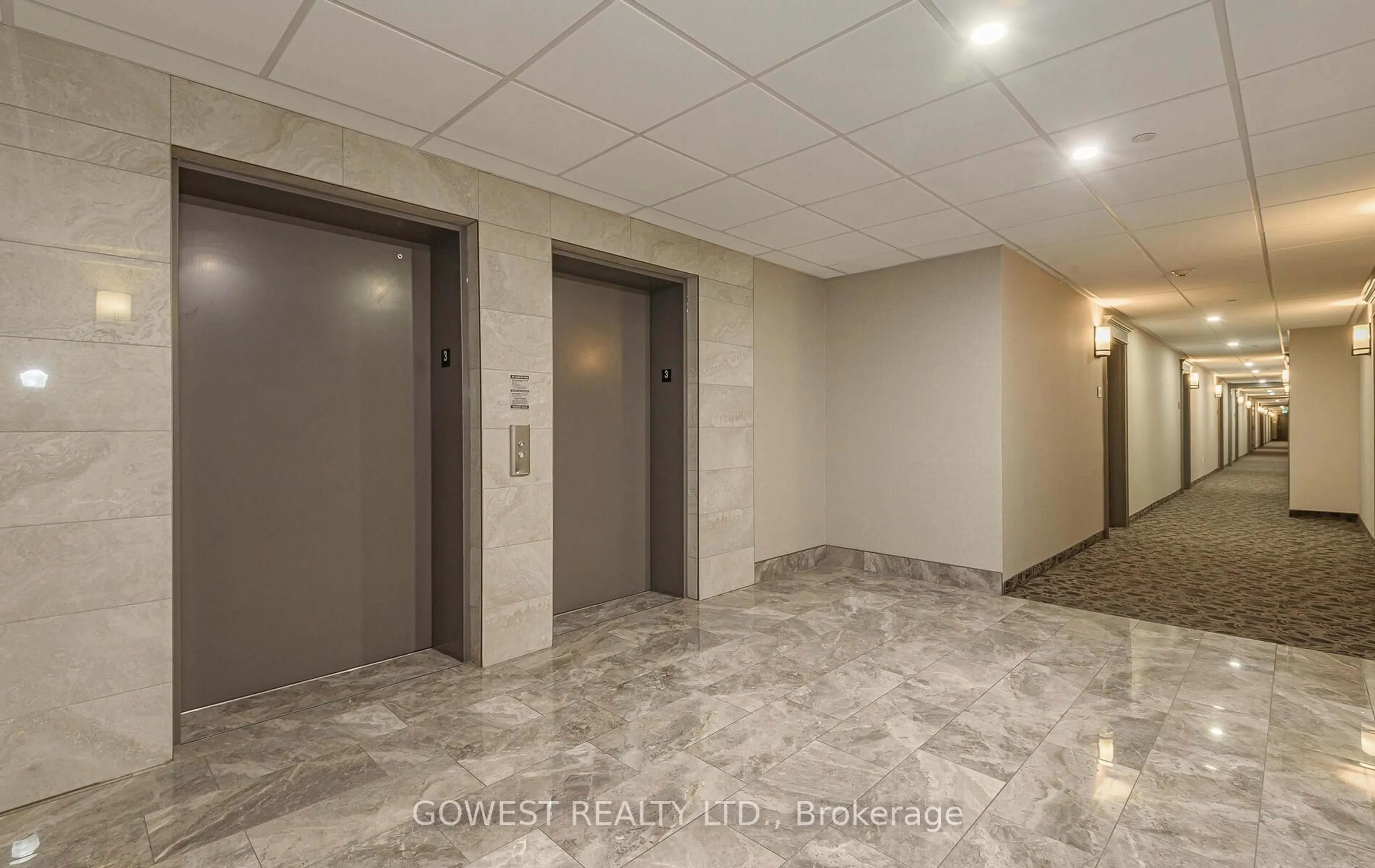 Indoor foyer for 125 Shoreview Pl #301, Hamilton Ontario L8E 0K3