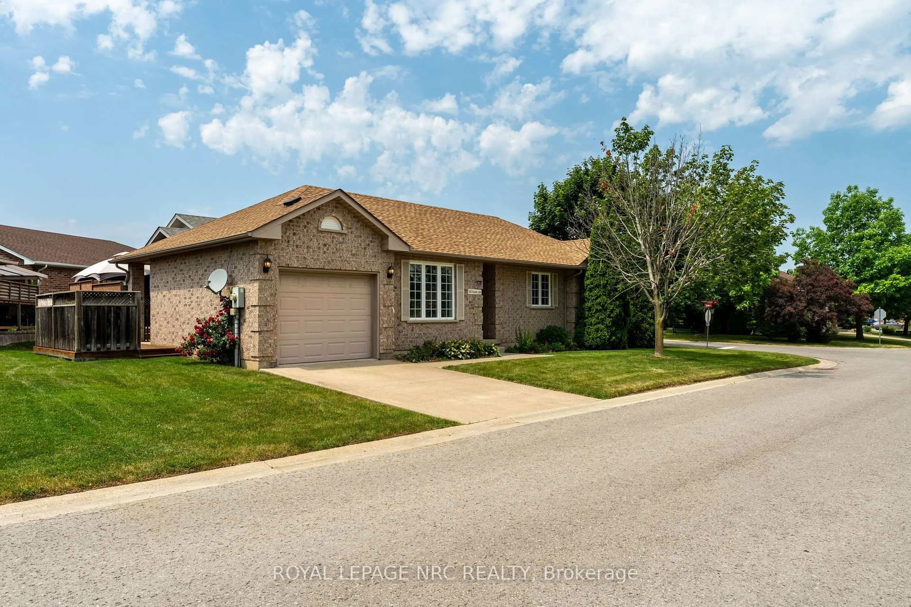 Home with brick exterior material, street for 3900 Rainbow Lane, Lincoln Ontario L0R 2C0