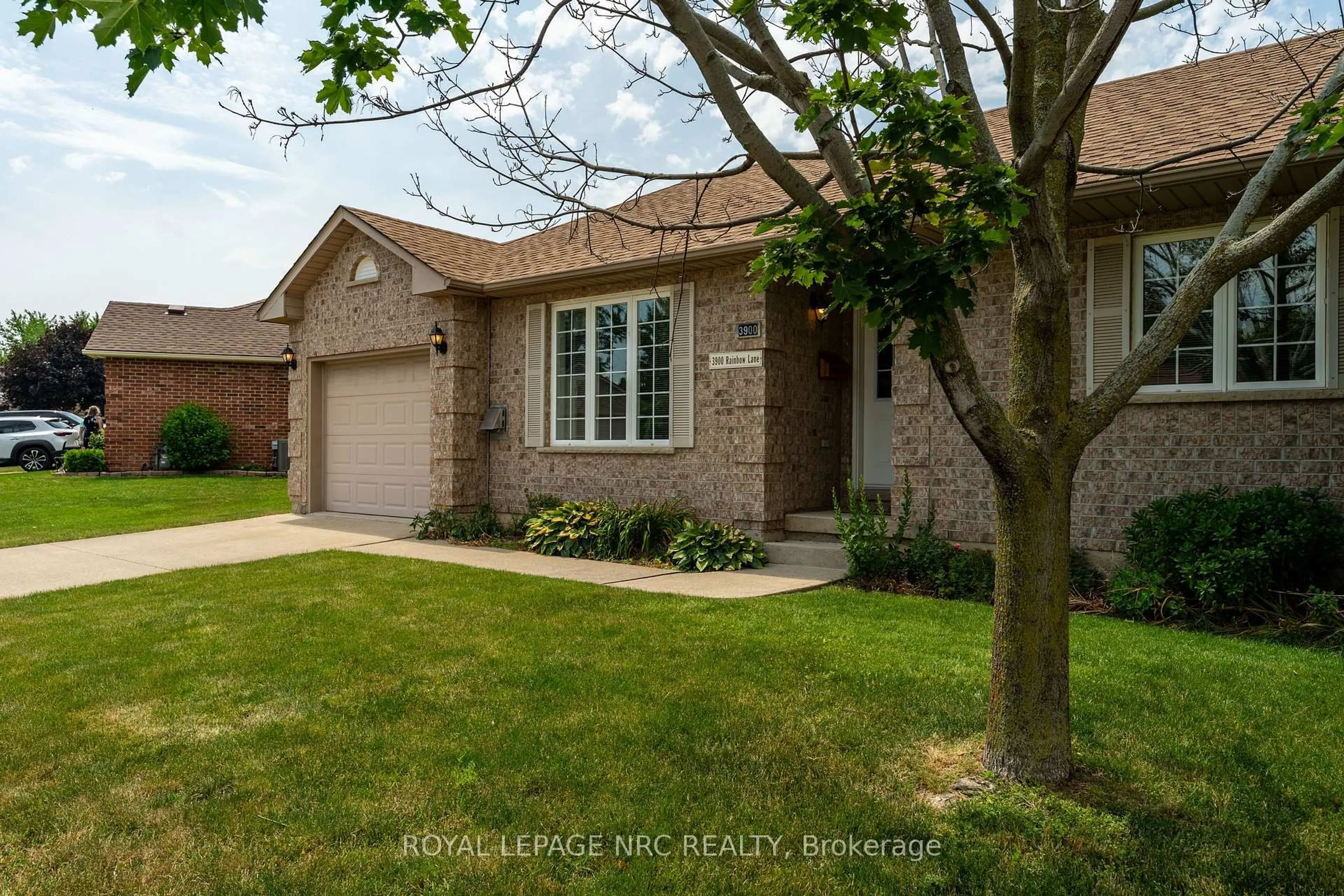Home with brick exterior material, street for 3900 Rainbow Lane, Lincoln Ontario L0R 2C0