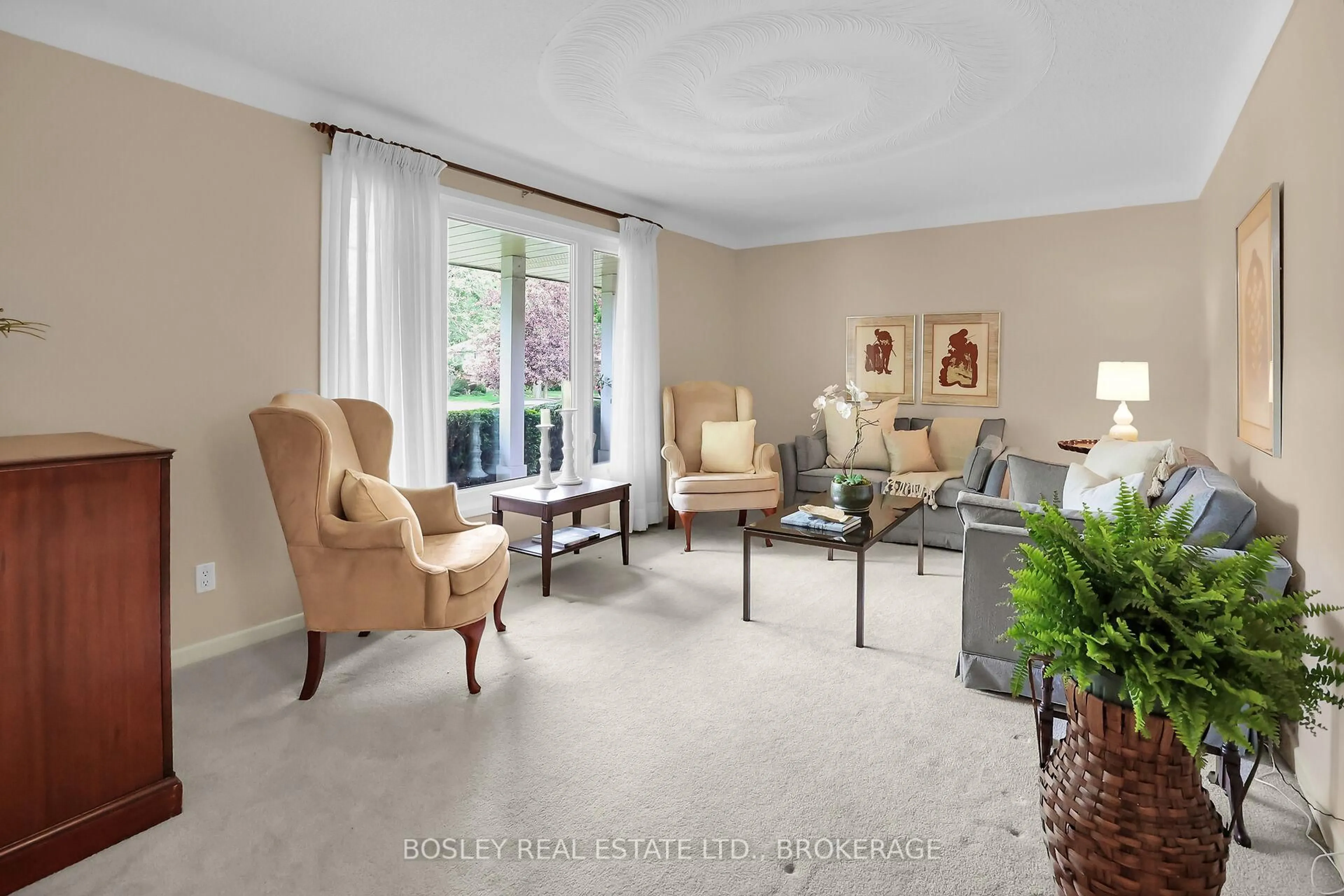 Living room with furniture, unknown for 624 Lake St, St. Catharines Ontario L2N 7B8
