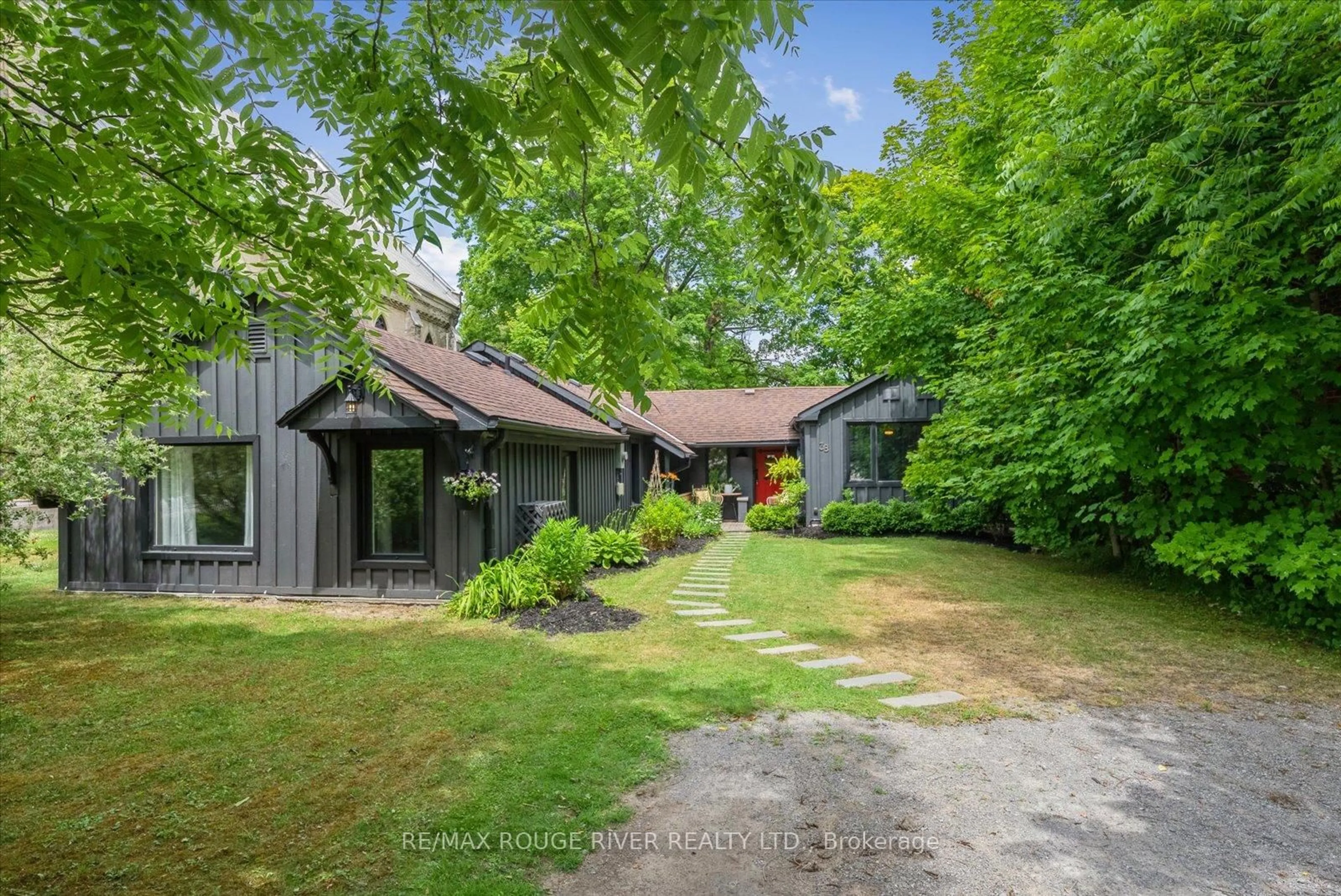 A pic from outside/outdoor area/front of a property/back of a property/a pic from drone, unknown for 38 King St, Cavan Monaghan Ontario L0A 1G0