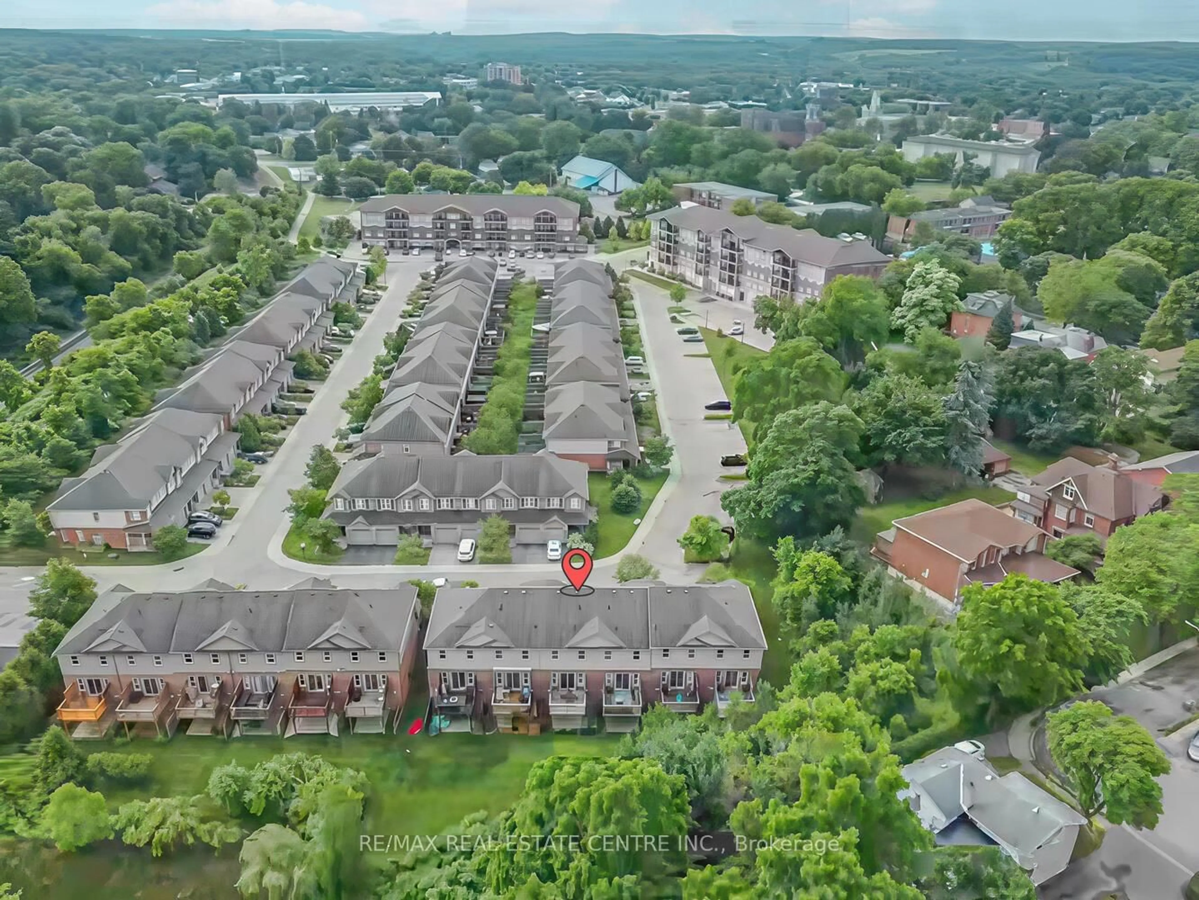 A pic from outside/outdoor area/front of a property/back of a property/a pic from drone, unknown for 535 Margaret St #4, Cambridge Ontario N3H 0A5